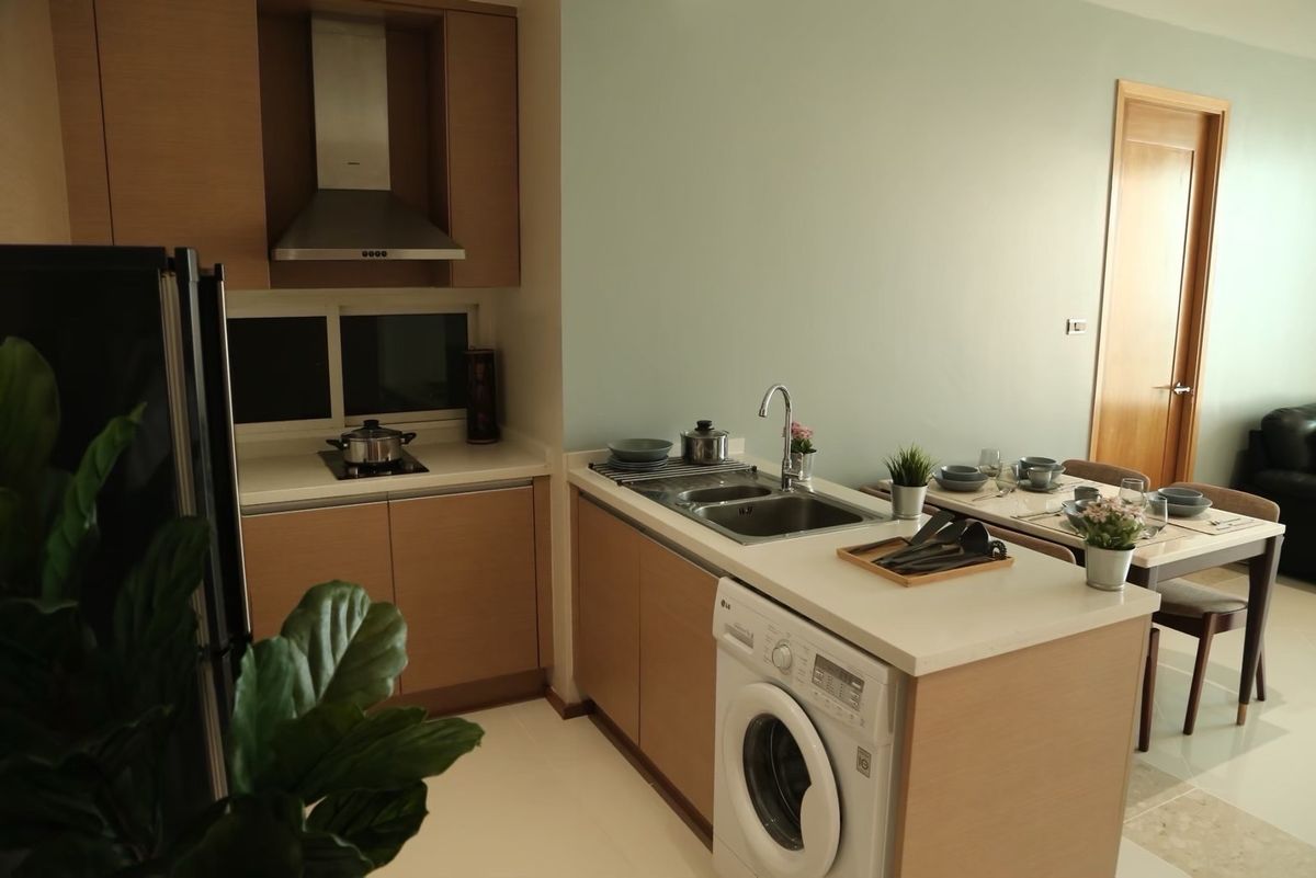 For SaleCondoSathorn, Narathiwat : Condo for sale, The Empire Place, 1 bedroom, 65.25 sq m, beautiful room, south side, BTS Chong Nonsi.