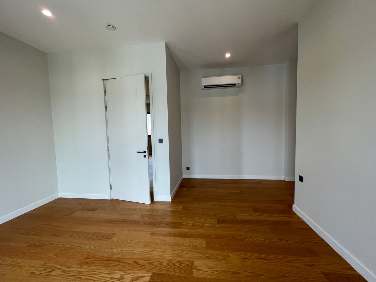 ขายบ้านบางนา แบริ่ง ลาซาล : ขายบ้านเดี่ยวหรู CINQ ROYAL The Eighteen Bangna KM.7  (แซงค์ รอยัล ดิ เอททีน บางนา กม.7) สุดยอดทำเลศักยภาพ ใกล้เมกาบางนา & โรงเรียนนานาชาติ Concordian เพียง 1–2 กม. บ้านใหญ่ 3 ชั้น พร้อมลิฟต์ส่วนตัว วิวสนามกอล์ฟเมืองแก้ว