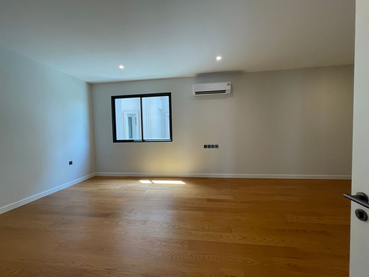 ขายบ้านบางนา แบริ่ง ลาซาล : ขายบ้านเดี่ยวหรู CINQ ROYAL The Eighteen Bangna KM.7  (แซงค์ รอยัล ดิ เอททีน บางนา กม.7) สุดยอดทำเลศักยภาพ ใกล้เมกาบางนา & โรงเรียนนานาชาติ Concordian เพียง 1–2 กม. บ้านใหญ่ 3 ชั้น พร้อมลิฟต์ส่วนตัว วิวสนามกอล์ฟเมืองแก้ว