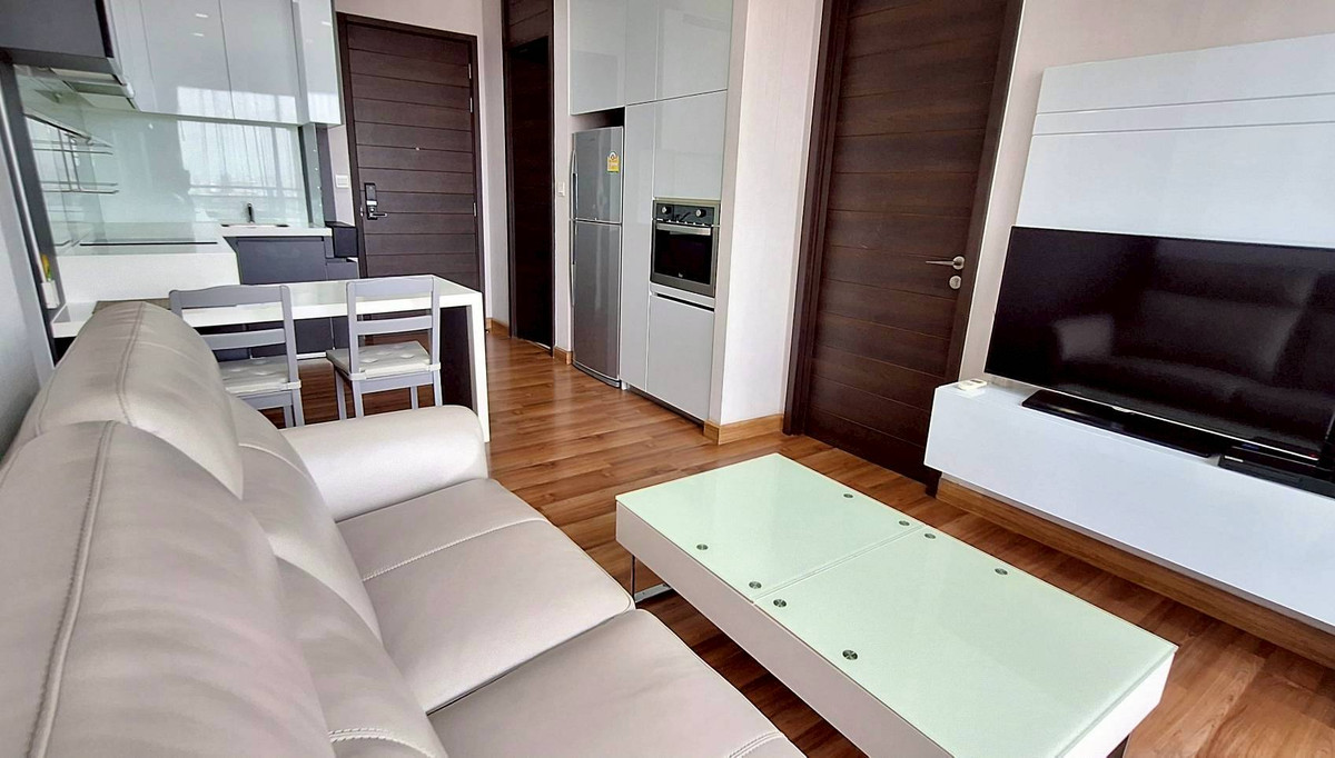 For SaleCondoRatchadapisek, Huaikwang, Suttisan : 💼 Ivy Ampio Condo — Beautiful unit at the best price in the project! 📈 Perfect for both living and investment - easy to rent out with a prime location in the Rama 9 area 💰