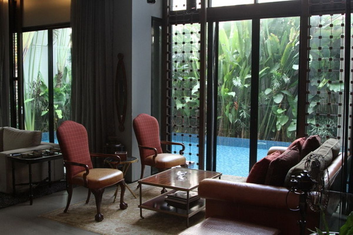 For SaleHouseSukhumvit, Asoke, Thonglor : ✨ Luxury Sukhumvit House | 1,200 sq.m., 5 Bedrooms, 6 Bathrooms | Featuring Saltwater Swimming Pool & Private Garden | 3rd–4th Floors Customizable | Close to BTS Phrom Phong