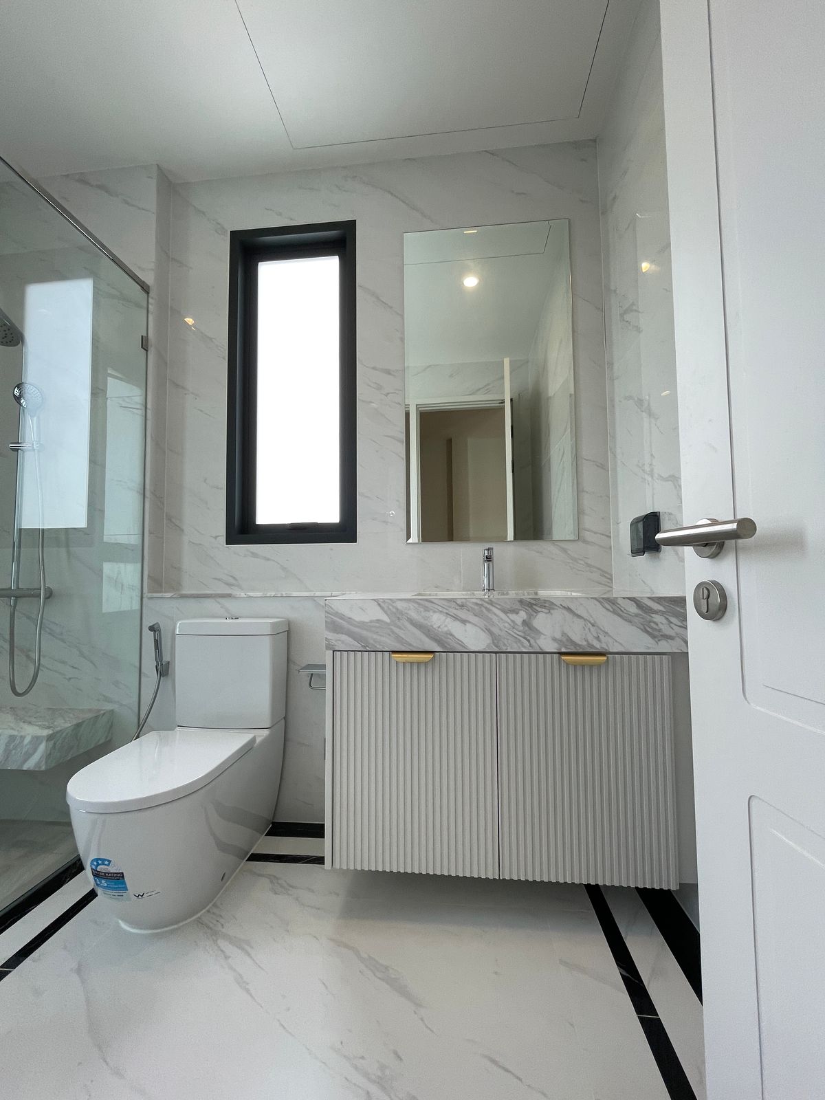 ขายบ้านบางนา แบริ่ง ลาซาล : ขายบ้านเดี่ยวหรู CINQ ROYAL The Eighteen Bangna KM.7  (แซงค์ รอยัล ดิ เอททีน บางนา กม.7) สุดยอดทำเลศักยภาพ ใกล้เมกาบางนา & โรงเรียนนานาชาติ Concordian เพียง 1–2 กม. บ้านใหญ่ 3 ชั้น พร้อมลิฟต์ส่วนตัว วิวสนามกอล์ฟเมืองแก้ว