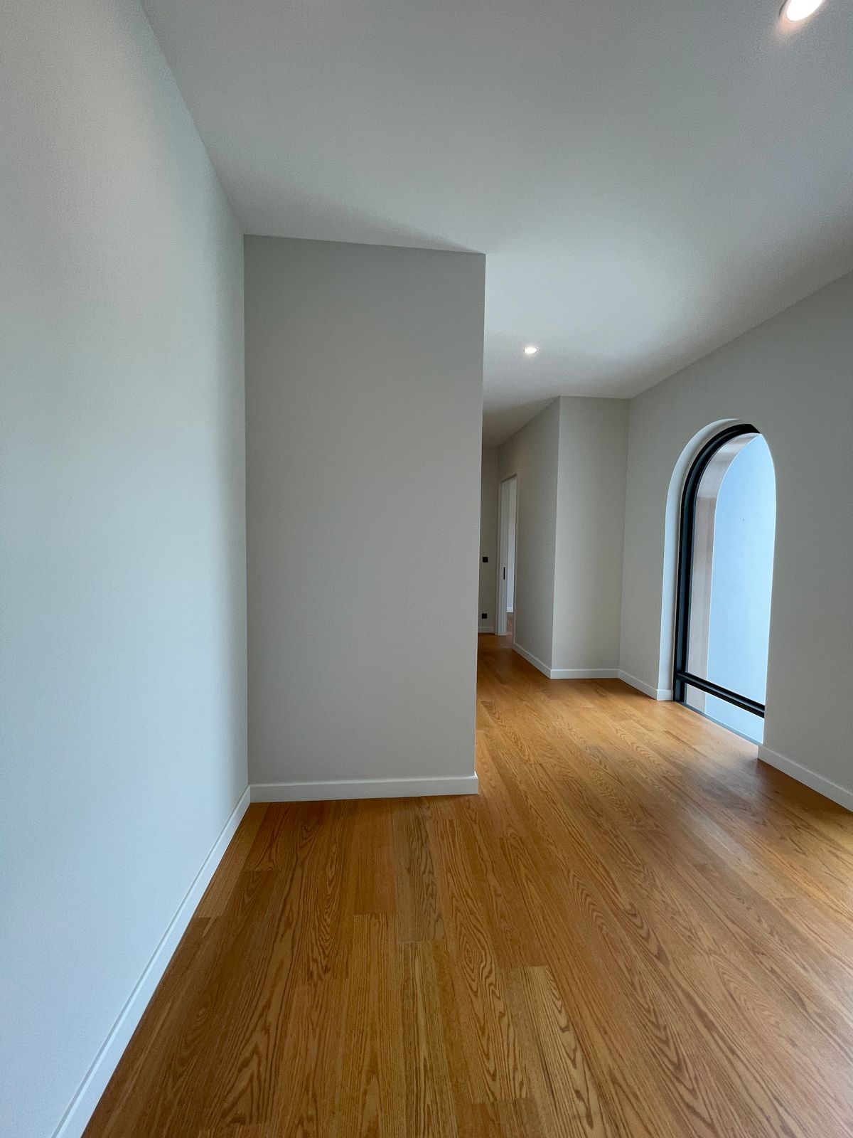 ขายบ้านบางนา แบริ่ง ลาซาล : ขายบ้านเดี่ยวหรู CINQ ROYAL The Eighteen Bangna KM.7  (แซงค์ รอยัล ดิ เอททีน บางนา กม.7) สุดยอดทำเลศักยภาพ ใกล้เมกาบางนา & โรงเรียนนานาชาติ Concordian เพียง 1–2 กม. บ้านใหญ่ 3 ชั้น พร้อมลิฟต์ส่วนตัว วิวสนามกอล์ฟเมืองแก้ว