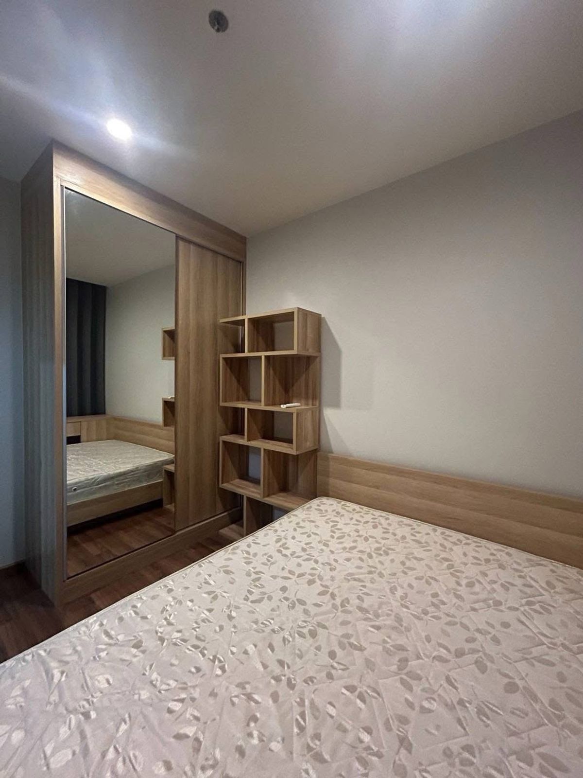 ให้เช่าคอนโดรัชดา ห้วยขวาง : ให้เช่า ✨ Noble Revolve Ratchada 2 ✨ ใกล้ MRT ศูนย์วัฒนธรรม เฟอร์นิเจอร์ และ เครื่องใช้ไฟฟ้าครบ 