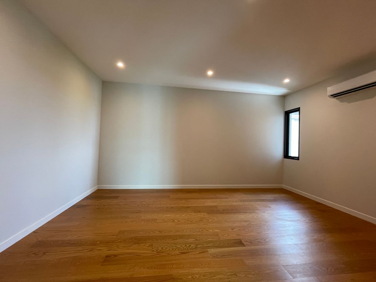 ขายบ้านบางนา แบริ่ง ลาซาล : ขายบ้านเดี่ยวหรู CINQ ROYAL The Eighteen Bangna KM.7  (แซงค์ รอยัล ดิ เอททีน บางนา กม.7) สุดยอดทำเลศักยภาพ ใกล้เมกาบางนา & โรงเรียนนานาชาติ Concordian เพียง 1–2 กม. บ้านใหญ่ 3 ชั้น พร้อมลิฟต์ส่วนตัว วิวสนามกอล์ฟเมืองแก้ว