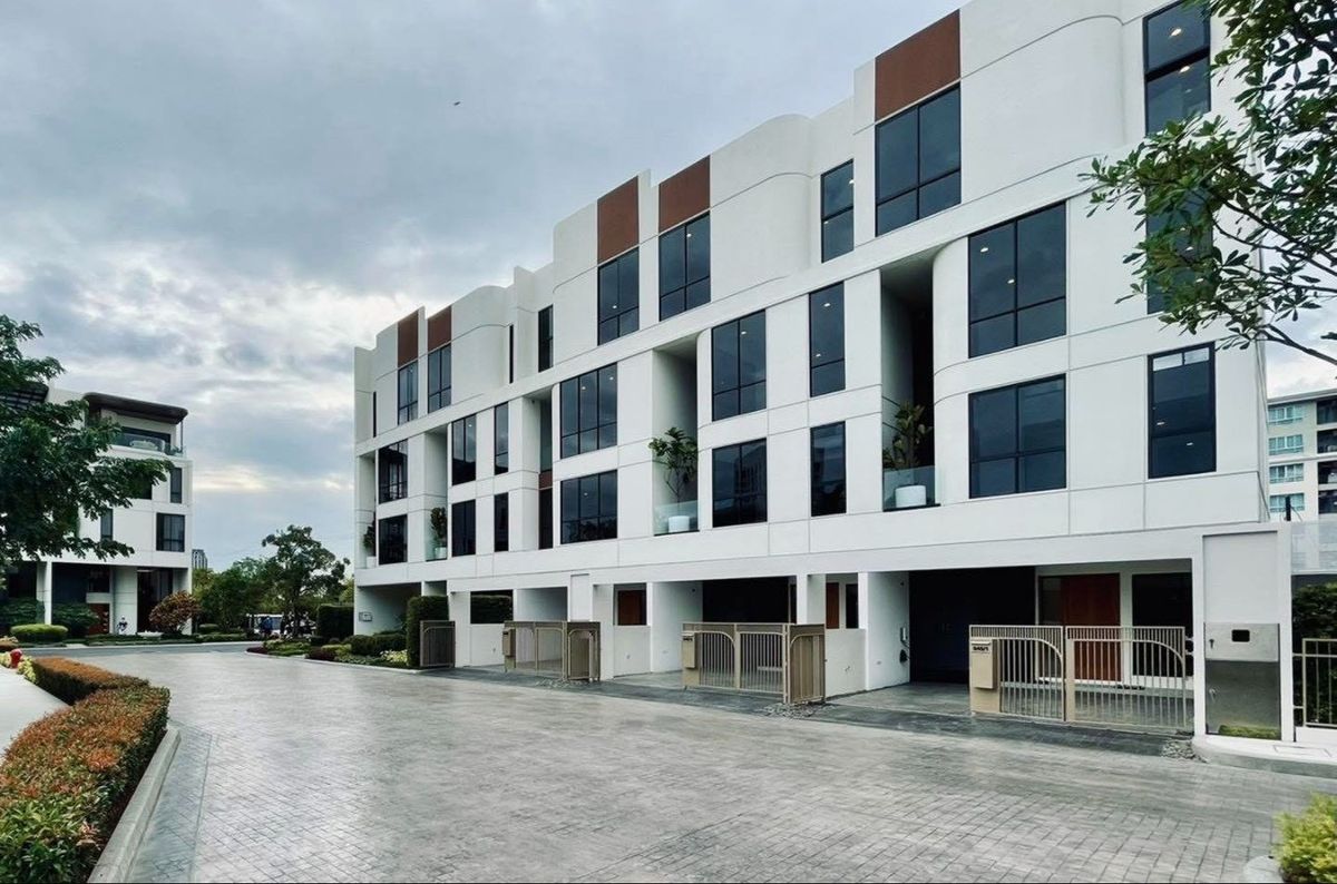 TownhomeRama3 (Riverside),Satupadit : ✨ [𝐅𝐨𝐫 𝐑𝐞𝐧𝐭] Luxury townhome near the city, near the clubhouse. Garden and swimming pool view ⛳️ #Sathupradit #ChanRoad #DemiSathu49