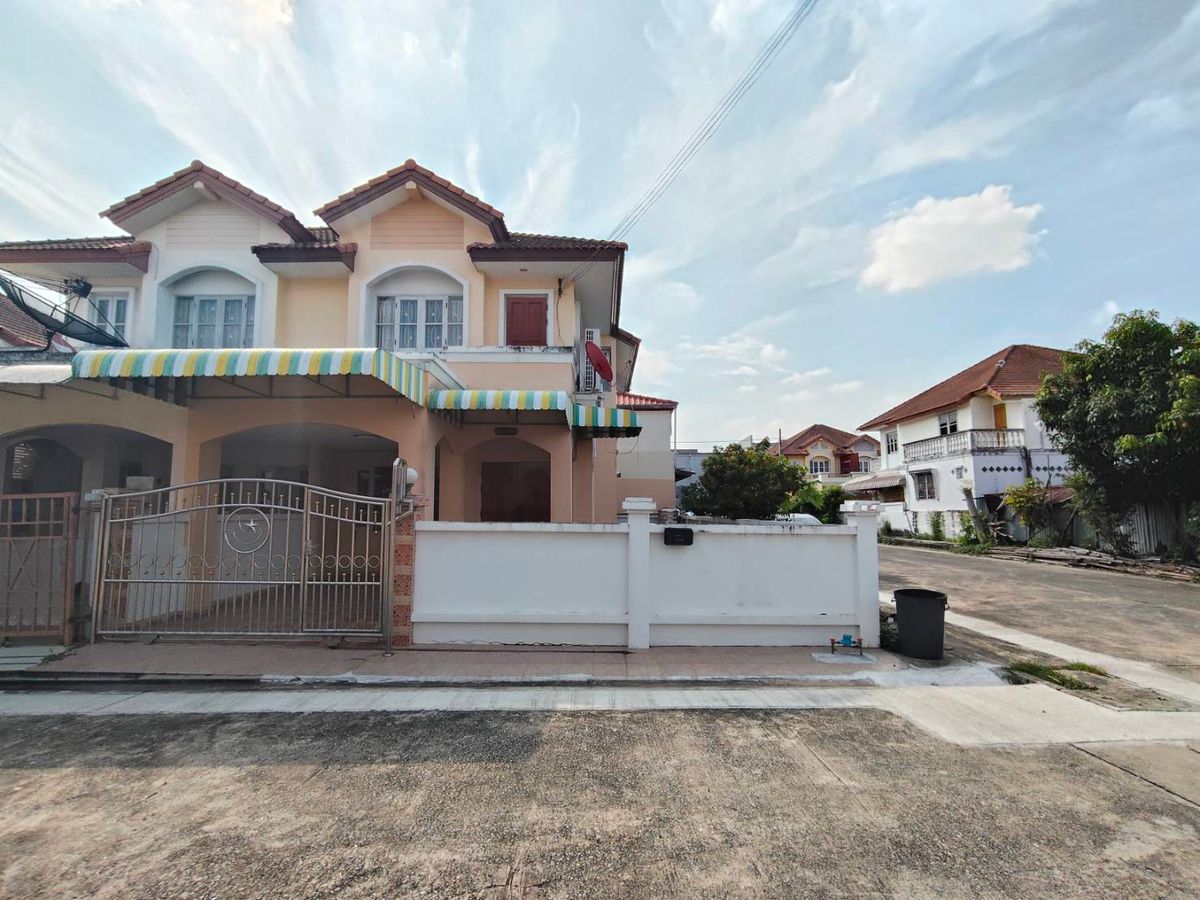 For RentBang kae, Phetkasem : For rent, semi-detached house, 40 sq m., Suksan Village 11 (Bang Khae), Soi Kanchanaphisek 5/1, corner house, near The Mall Bang Khae, MRT Lak Song.