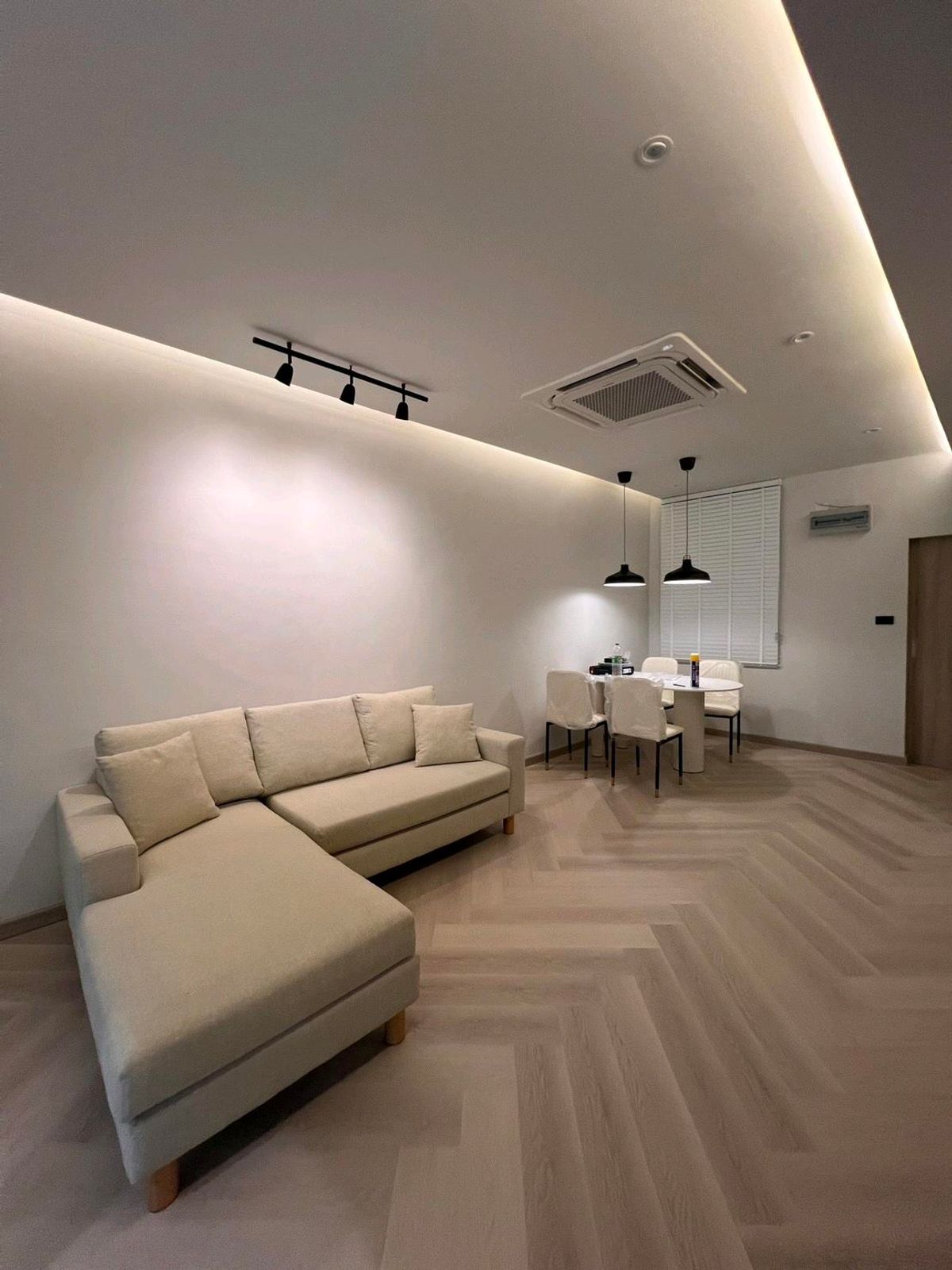 ให้เช่าทาวน์โฮมลาดกระบัง สุวรรณภูมิ : 🚩For Rent : The Metro Rama 9 / 3 Bed , 3 Bath / 3st fl. is Penthouse 