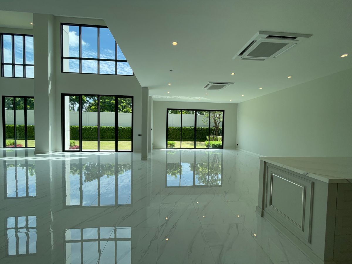 ขายบ้านบางนา แบริ่ง ลาซาล : ขายบ้านเดี่ยวหรู CINQ ROYAL The Eighteen Bangna KM.7  (แซงค์ รอยัล ดิ เอททีน บางนา กม.7) สุดยอดทำเลศักยภาพ ใกล้เมกาบางนา & โรงเรียนนานาชาติ Concordian เพียง 1–2 กม. บ้านใหญ่ 3 ชั้น พร้อมลิฟต์ส่วนตัว วิวสนามกอล์ฟเมืองแก้ว