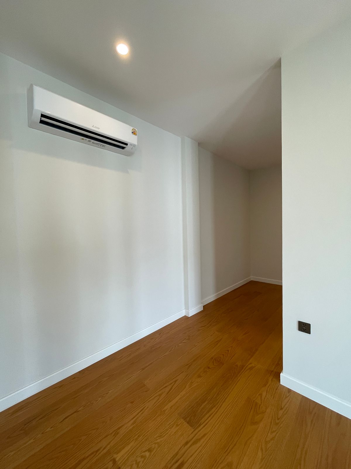 ขายบ้านบางนา แบริ่ง ลาซาล : ขายบ้านเดี่ยวหรู CINQ ROYAL The Eighteen Bangna KM.7  (แซงค์ รอยัล ดิ เอททีน บางนา กม.7) สุดยอดทำเลศักยภาพ ใกล้เมกาบางนา & โรงเรียนนานาชาติ Concordian เพียง 1–2 กม. บ้านใหญ่ 3 ชั้น พร้อมลิฟต์ส่วนตัว วิวสนามกอล์ฟเมืองแก้ว