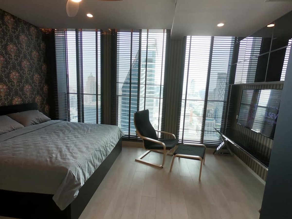 For RentCondoWitthayu, Chidlom, Langsuan, Ploenchit : The owner is renting out the unit — the actual room is very beautiful and well-maintained throughout the lease. Located in the heart of Siam, with convenient transportation.