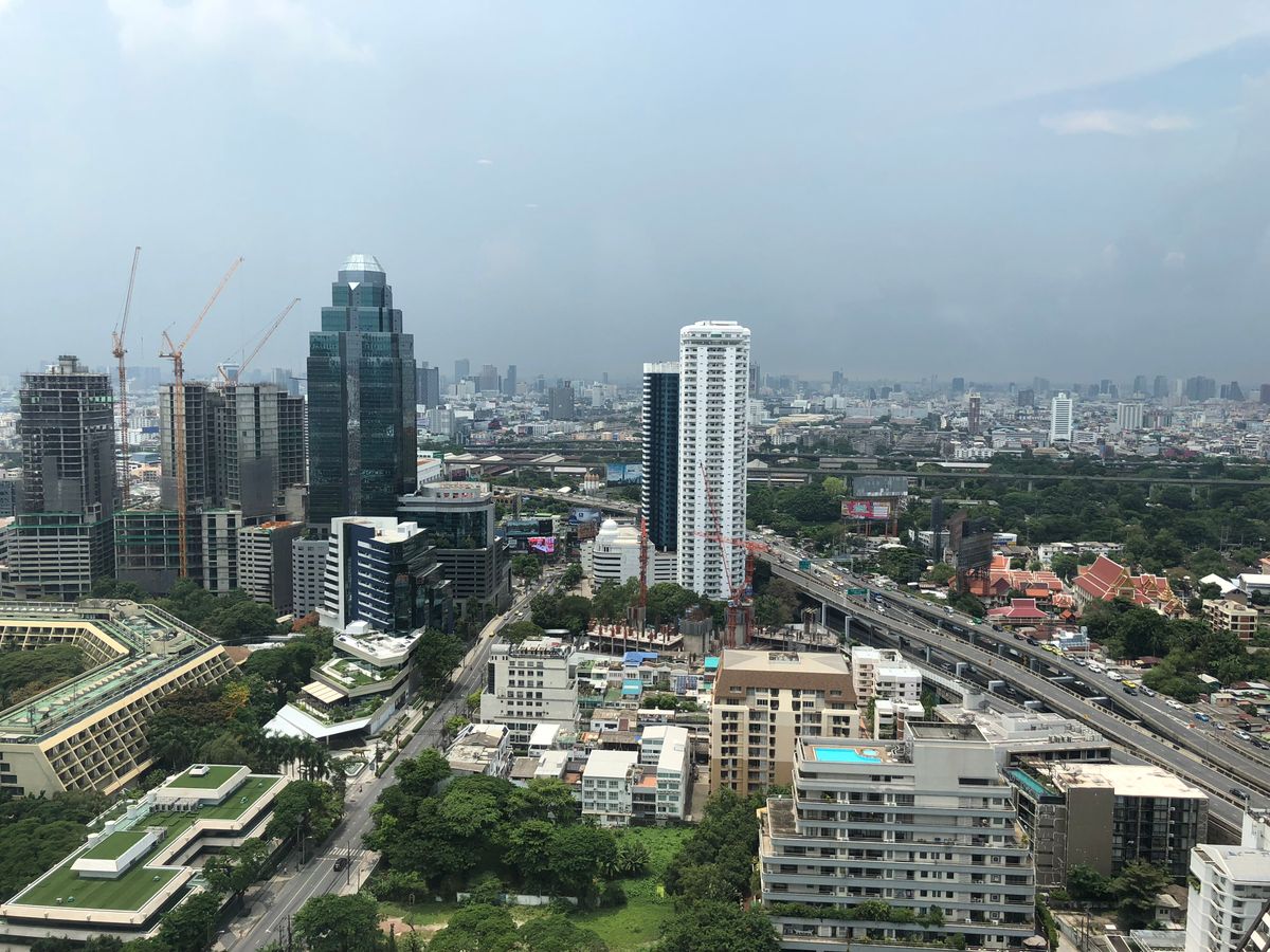For RentCondoWitthayu, Chidlom, Langsuan, Ploenchit : 75K🔥 Luxury condo with Skywalk connected to BTS Ploenchit, 2 bedrooms, 2 bathrooms, 30++ floor, beautiful room, has a private elevator to the room.