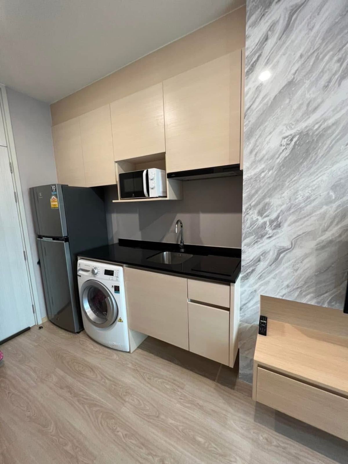 ให้เช่าคอนโดรัชดา ห้วยขวาง : ให้เช่า 🔥 Noble Revolve Ratchada 🔥 เฟอร์นิเจอร์ และ เครื่องใช้ไฟฟ้าครบ ใกล้ MRT ศูนย์วัฒนธรรม