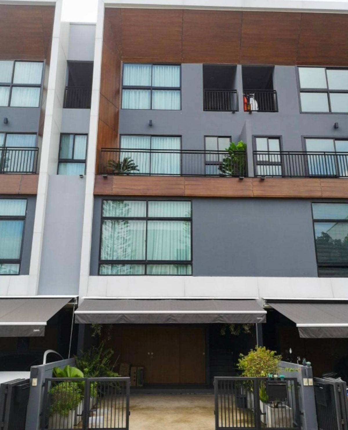 ให้เช่าทาวน์โฮมพัฒนาการ ศรีนครินทร์ : เช่าทาวน์โฮม 3 ชั้น ม. อาร์เด้น พัฒนาการ สวย หรูหรา ถูก เฟอร์บางส่วน สนใจแอตไลน์ครับ@841qqlnr
