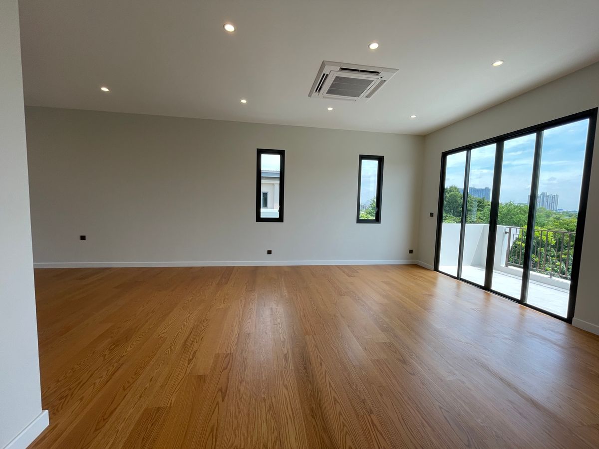 ขายบ้านบางนา แบริ่ง ลาซาล : ขายบ้านเดี่ยวหรู CINQ ROYAL The Eighteen Bangna KM.7  (แซงค์ รอยัล ดิ เอททีน บางนา กม.7) สุดยอดทำเลศักยภาพ ใกล้เมกาบางนา & โรงเรียนนานาชาติ Concordian เพียง 1–2 กม. บ้านใหญ่ 3 ชั้น พร้อมลิฟต์ส่วนตัว วิวสนามกอล์ฟเมืองแก้ว