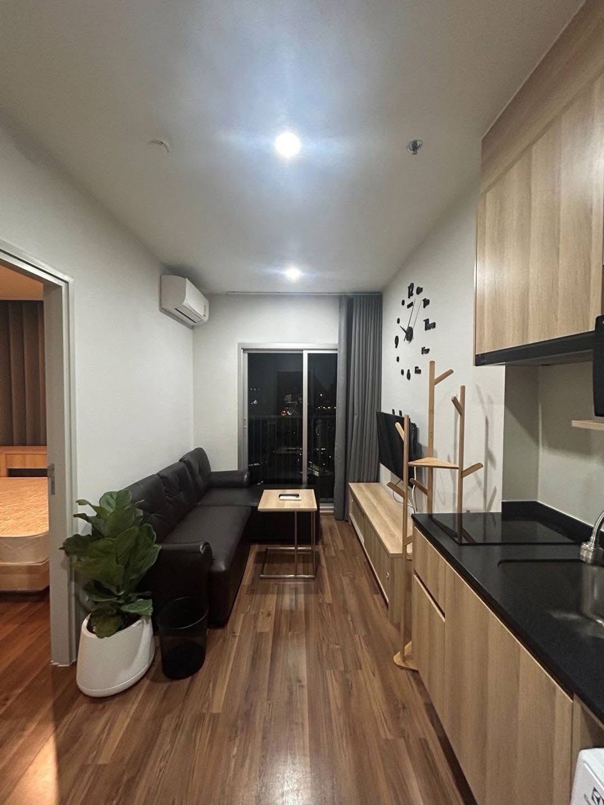 ให้เช่าคอนโดรัชดา ห้วยขวาง : ให้เช่า ✨ Noble Revolve Ratchada 2 ✨ ใกล้ MRT ศูนย์วัฒนธรรม เฟอร์นิเจอร์ และ เครื่องใช้ไฟฟ้าครบ 