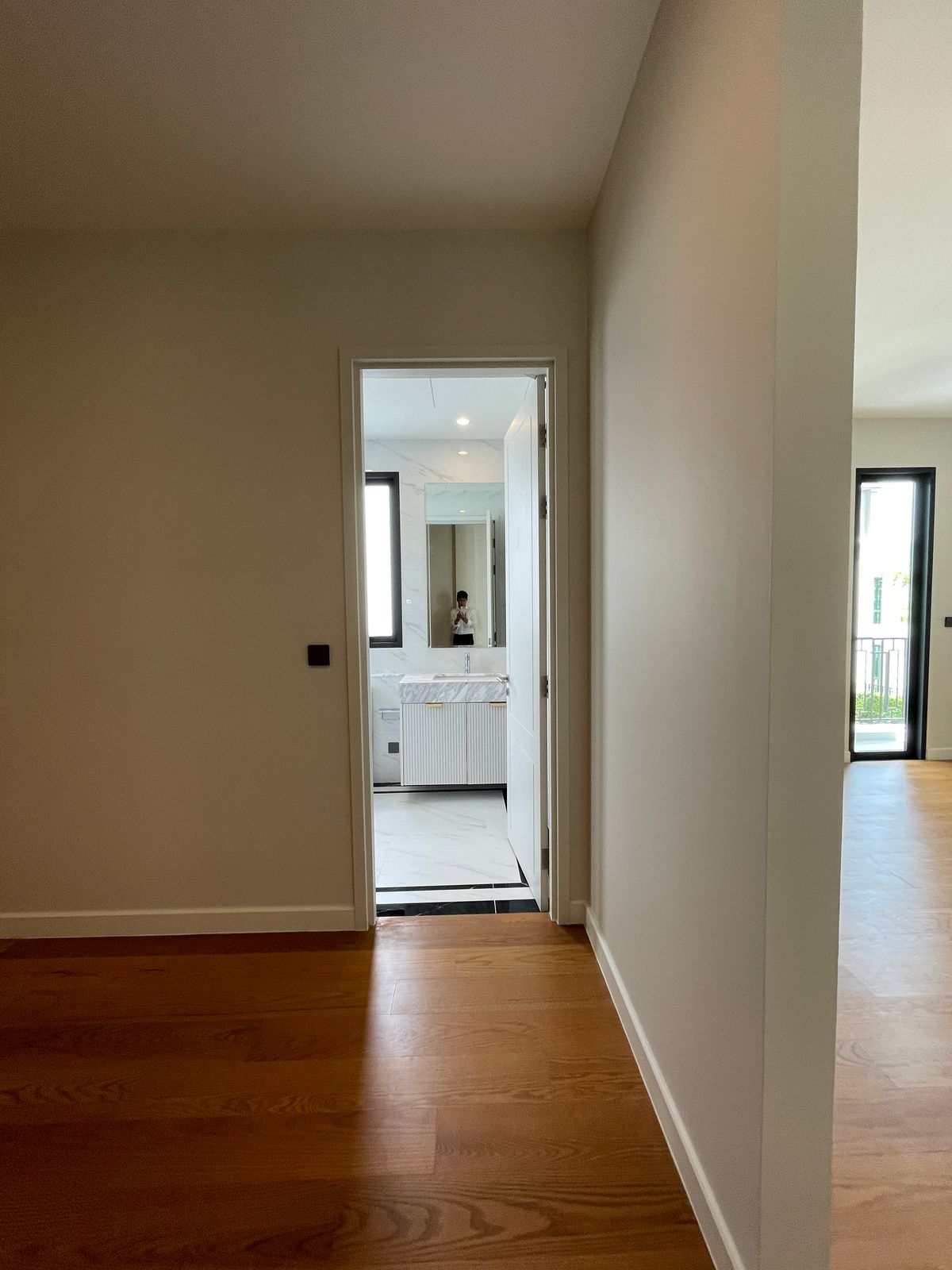 ขายบ้านบางนา แบริ่ง ลาซาล : ขายบ้านเดี่ยวหรู CINQ ROYAL The Eighteen Bangna KM.7  (แซงค์ รอยัล ดิ เอททีน บางนา กม.7) สุดยอดทำเลศักยภาพ ใกล้เมกาบางนา & โรงเรียนนานาชาติ Concordian เพียง 1–2 กม. บ้านใหญ่ 3 ชั้น พร้อมลิฟต์ส่วนตัว วิวสนามกอล์ฟเมืองแก้ว