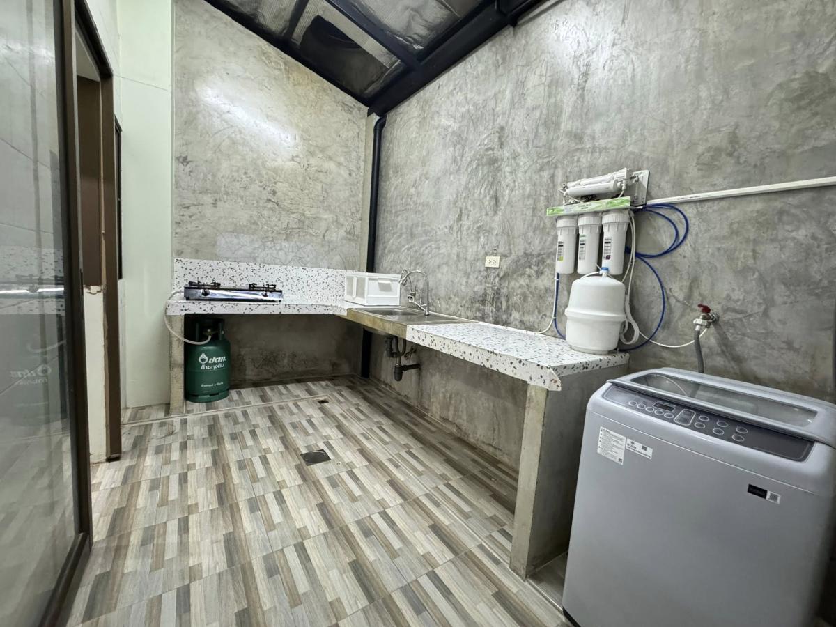 ให้เช่าทาวน์โฮมลาดพร้าว เซ็นทรัลลาดพร้าว : บ้าน 4 ห้องนอน ใจกลางลาดพร้าว ราคาไม่แรง! 4-Bed House in Ladprao, Affordable & Ready to Move In!