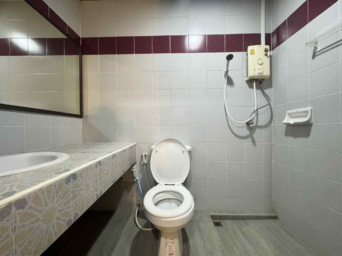 ให้เช่าทาวน์โฮมลาดพร้าว เซ็นทรัลลาดพร้าว : บ้าน 4 ห้องนอน ใจกลางลาดพร้าว ราคาไม่แรง! 4-Bed House in Ladprao, Affordable & Ready to Move In!