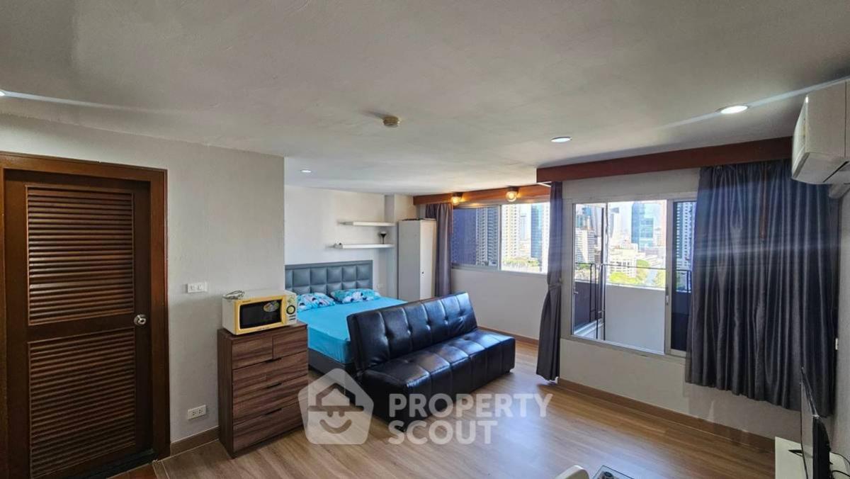For RentCondoWitthayu, Chidlom, Langsuan, Ploenchit : 1-BR Condo at First Tower Condominium near BTS Phloen Chit