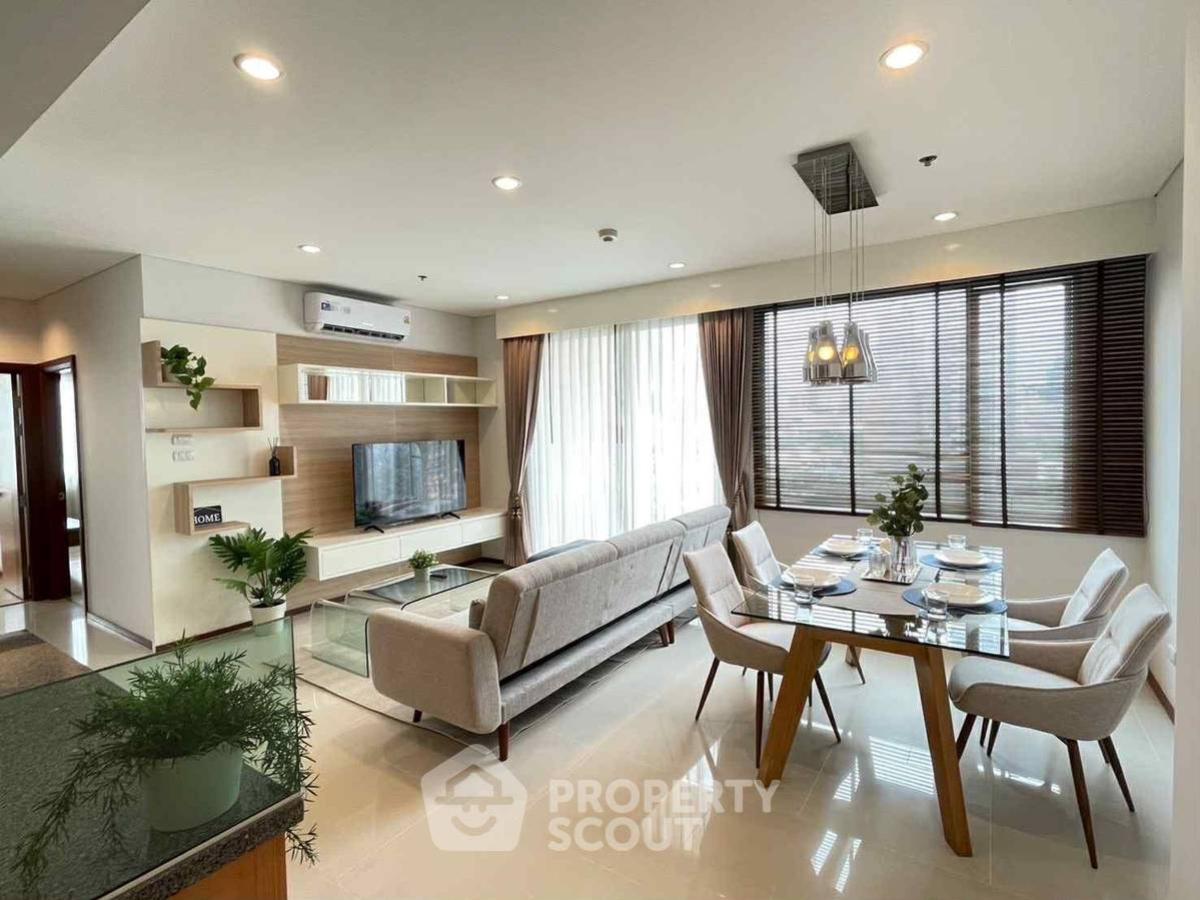For RentCondoWongwianyai, Charoennakor : 2-BR Condo at Villa Sathorn near BTS Krung Thon Buri