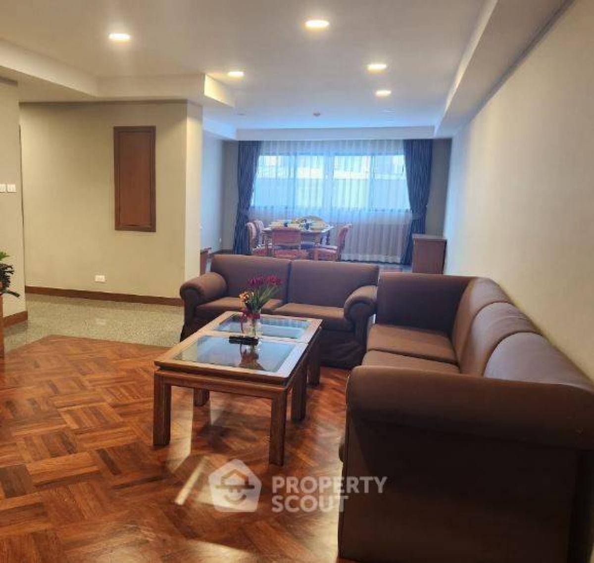 For RentCondoSukhumvit, Asoke, Thonglor : 3-BR Condo at United Tower Thong Lor near BTS Thong Lor