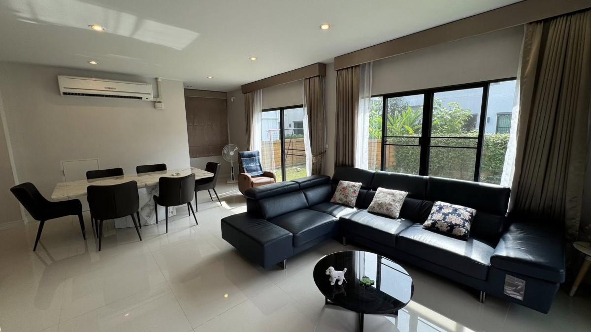 For RentHousePattanakan, Srinakarin : Luxury 4 bedroom house in the heart of Pattanakarn, rent for only 200,000 baht/month. Luxury 4-Bedroom Home in Pattanakarn, Only 200,000 THB/Month Rental