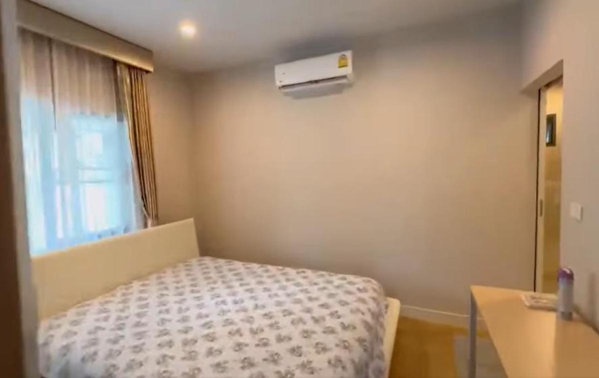 For RentHousePattanakan, Srinakarin : Luxury 4 bedroom house in the heart of Pattanakarn, rent for only 200,000 baht/month. Luxury 4-Bedroom Home in Pattanakarn, Only 200,000 THB/Month Rental