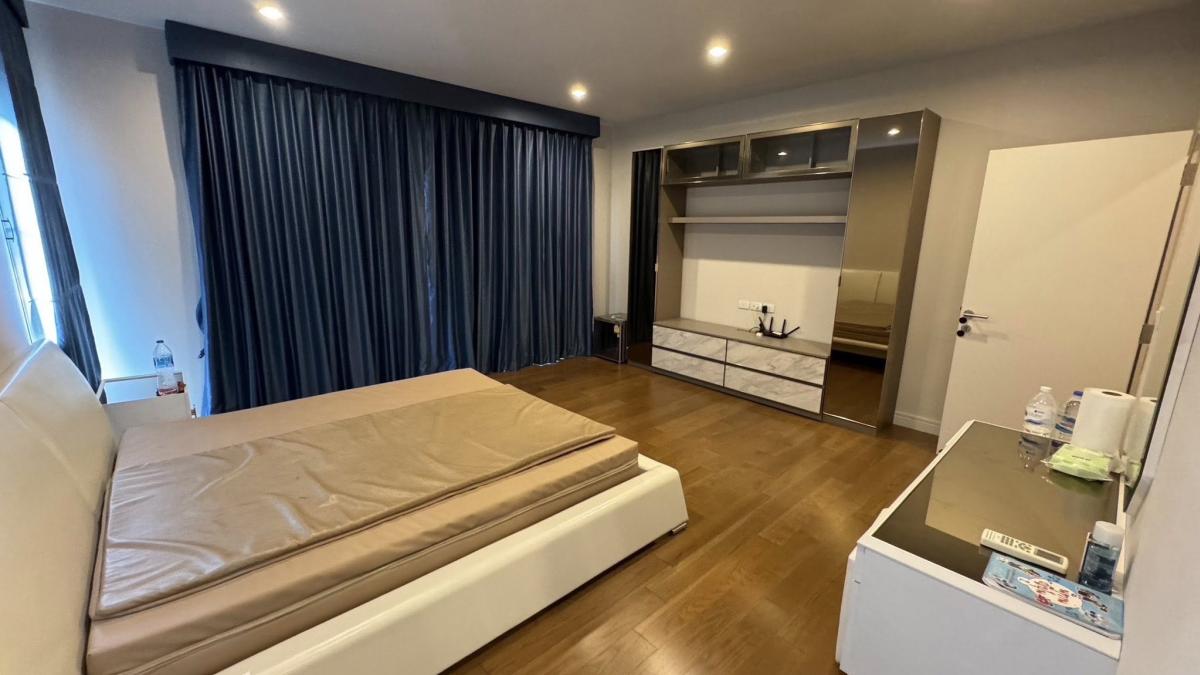 For RentHousePattanakan, Srinakarin : Luxury 4 bedroom house in the heart of Pattanakarn, rent for only 200,000 baht/month. Luxury 4-Bedroom Home in Pattanakarn, Only 200,000 THB/Month Rental