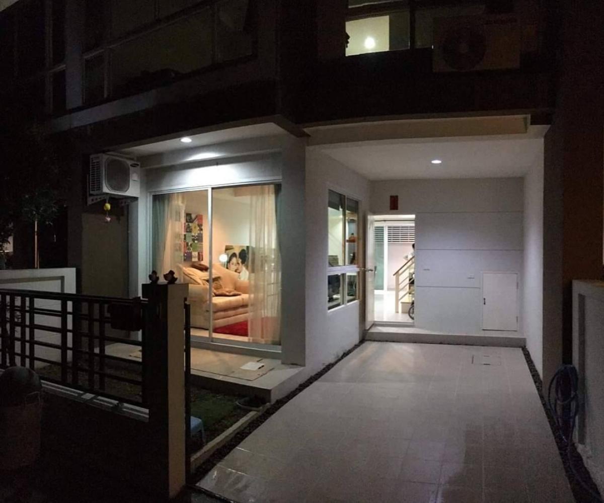 ขายทาวน์โฮมโชคชัย4 ลาดพร้าว71 : 28/01/2026, ขายทาวน์โฮม 3 ชั้น ซ.นาคนิวาส 48 แยก 14 ซ.ลาดพร้าว 71 ตอบโจทย์ทุกไลฟ์สไตล์