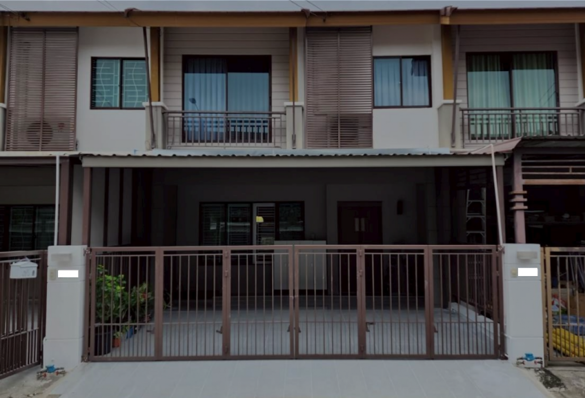 ขายทาวน์โฮมพัฒนาการ ศรีนครินทร์ : ทาวโฮมทำเลดีบนเส้นพัฒนาการ Pruksa Ville 73 Phattanakan38 เดินทางง่ายไม่ไกลจากมอเตอร์เวย์ และห้างซีคอน ราคา 4,100,000 บาท