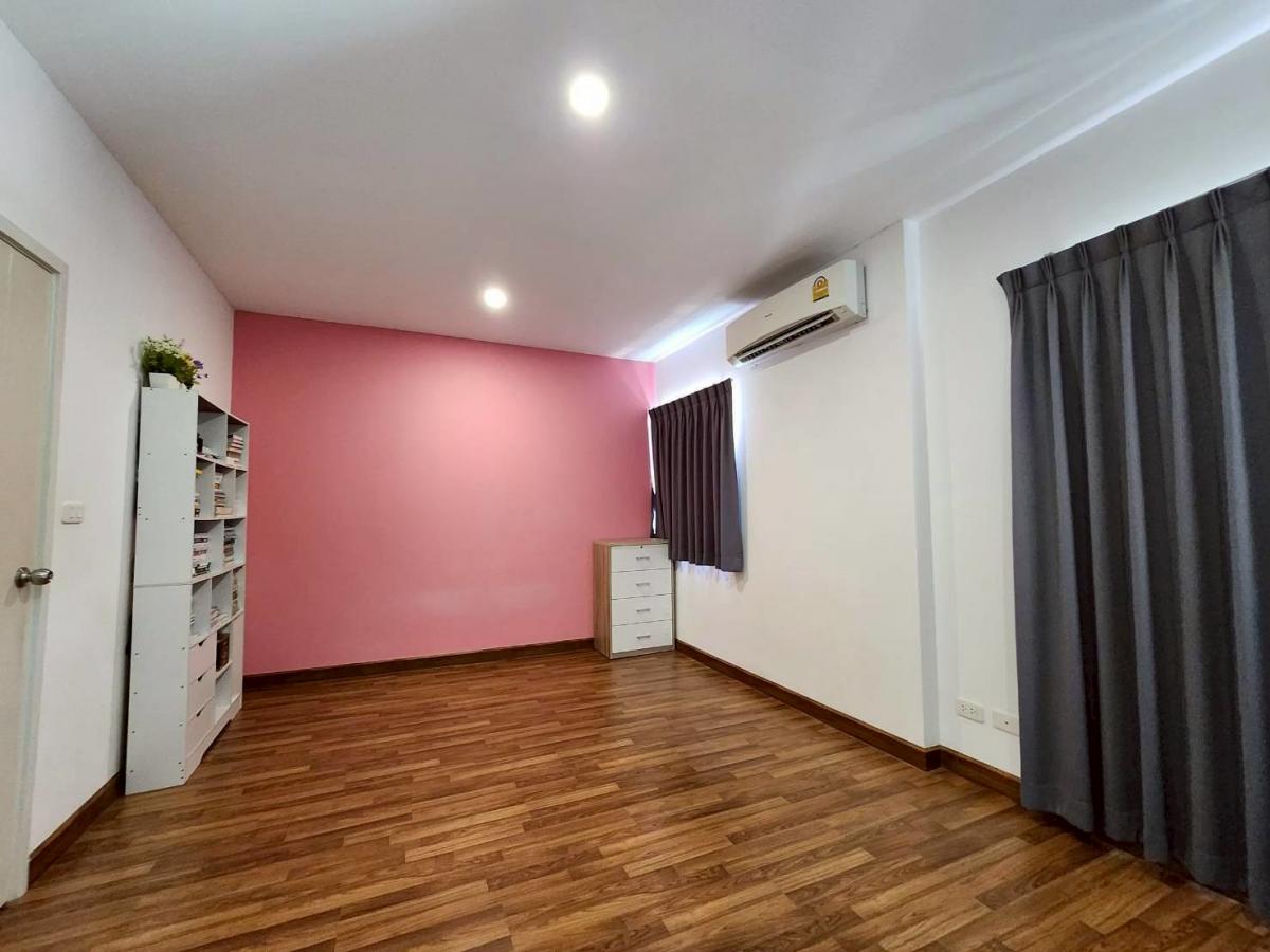 ขายทาวน์โฮมพัฒนาการ ศรีนครินทร์ : ทาวโฮมทำเลดีบนเส้นพัฒนาการ Pruksa Ville 73 Phattanakan38 เดินทางง่ายไม่ไกลจากมอเตอร์เวย์ และห้างซีคอน ราคา 4,100,000 บาท