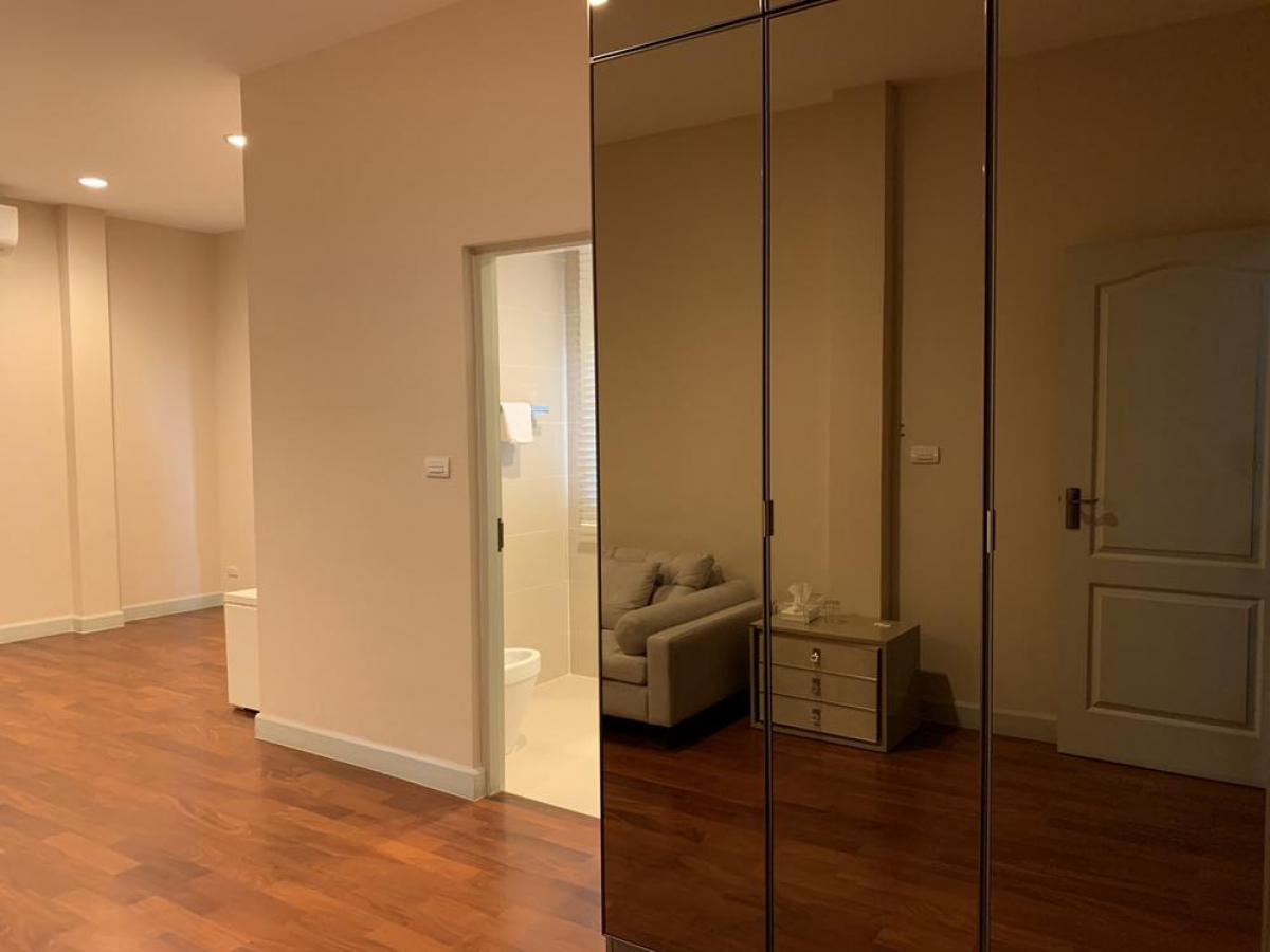 ขายบ้านนวมินทร์ รามอินทรา : 06/02/2026, Grand bangkok Boulevard Ratchada - Ramintra 2 บ้านหรู 5 ห้องนอน พร้อมที่ดินใหญ่ 129 ตร.วา ที่  เช่า 180,000 บาท/เดือน หรือซื้อ 38.5 ล้าน ทำเลดี ใกล้ทางด่วน