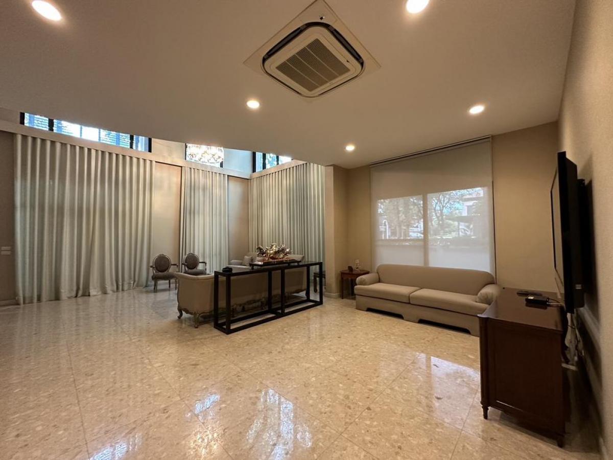 ขายบ้านนวมินทร์ รามอินทรา : 06/02/2026, Grand bangkok Boulevard Ratchada - Ramintra 2 บ้านหรู 5 ห้องนอน พร้อมที่ดินใหญ่ 129 ตร.วา ที่  เช่า 180,000 บาท/เดือน หรือซื้อ 38.5 ล้าน ทำเลดี ใกล้ทางด่วน