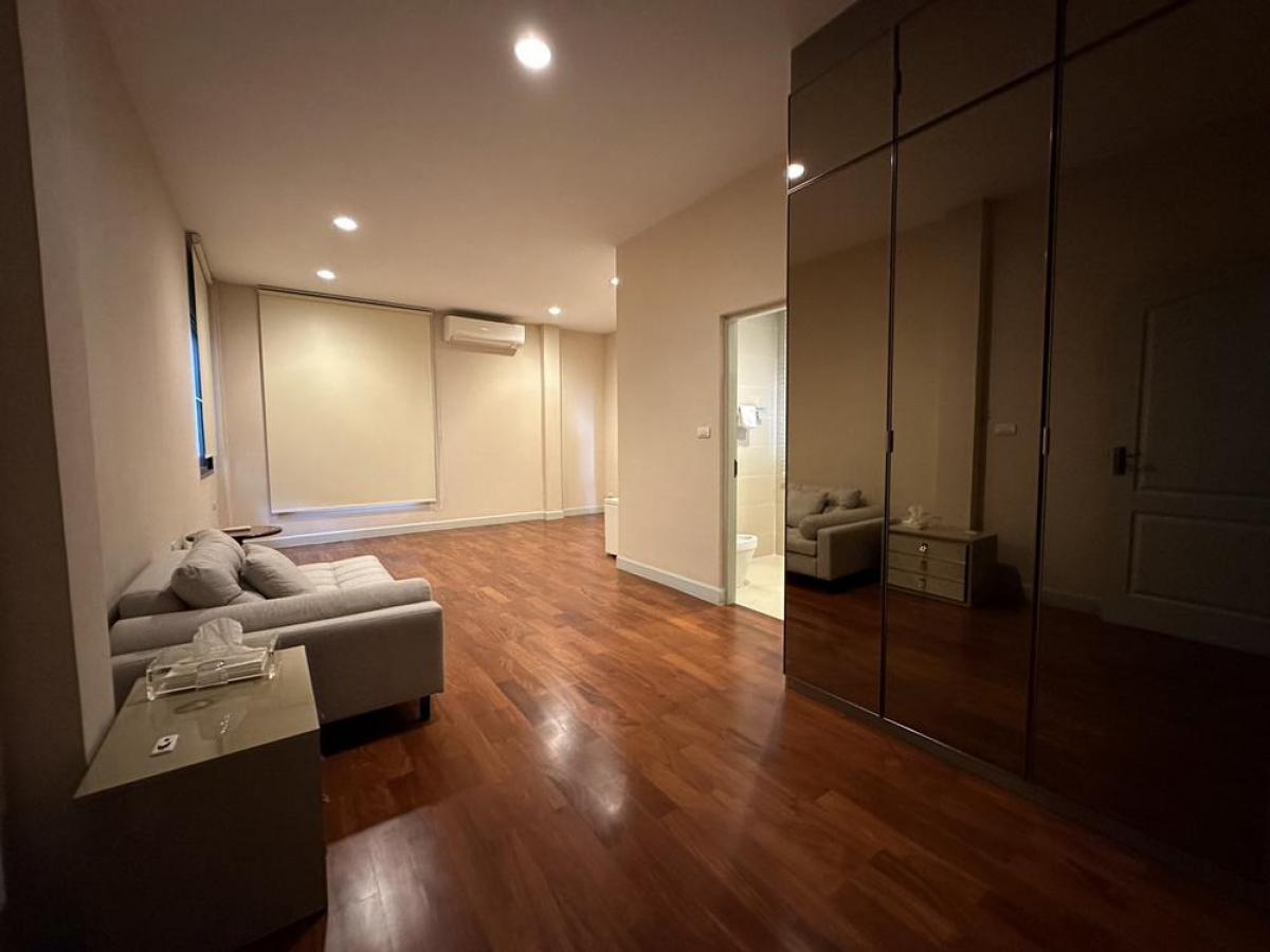 ขายบ้านนวมินทร์ รามอินทรา : 06/02/2026, Grand bangkok Boulevard Ratchada - Ramintra 2 บ้านหรู 5 ห้องนอน พร้อมที่ดินใหญ่ 129 ตร.วา ที่  เช่า 180,000 บาท/เดือน หรือซื้อ 38.5 ล้าน ทำเลดี ใกล้ทางด่วน