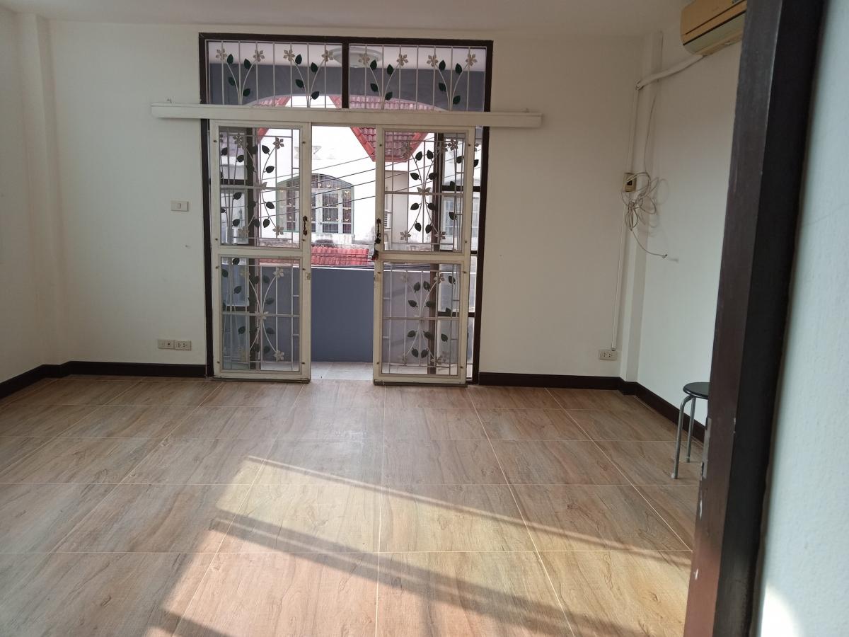 ขายทาวน์โฮมอ่อนนุช อุดมสุข : 06/02/2026, บ้านสวย 2 ห้องนอน บนที่ดิน 19 ตร.วา ใจกลางอ่อนนุช ราคาพิเศษ 2.49 ล้าน พร้อมเข้าอยู่ได้ทันที!