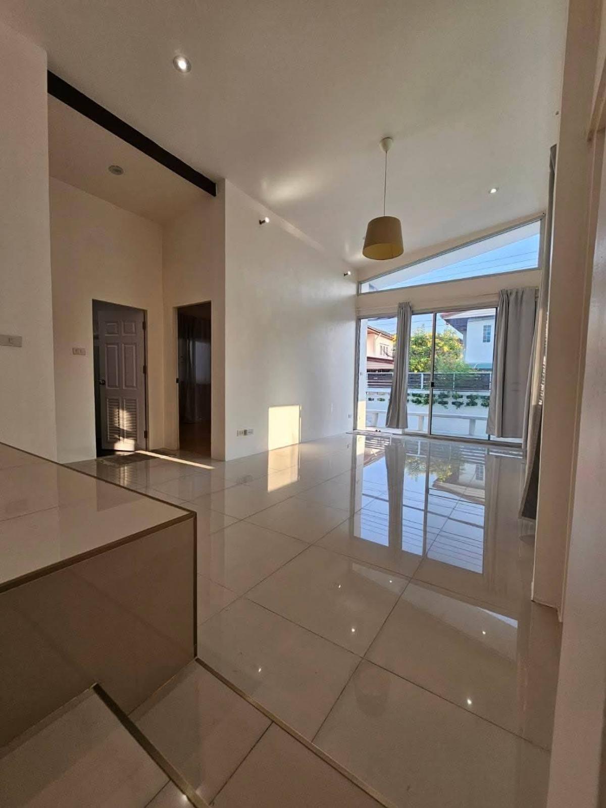 ให้เช่าบ้านเกษตรศาสตร์ รัชโยธิน : 28/02/2026, บ้านสุดคุ้ม 3 ห้องนอน ทาวน์เฮาส์ 120 ตรม. ใกล้เมือง ราคาดี 
Dream 3-Bed Home 120 sqm near city, great price!