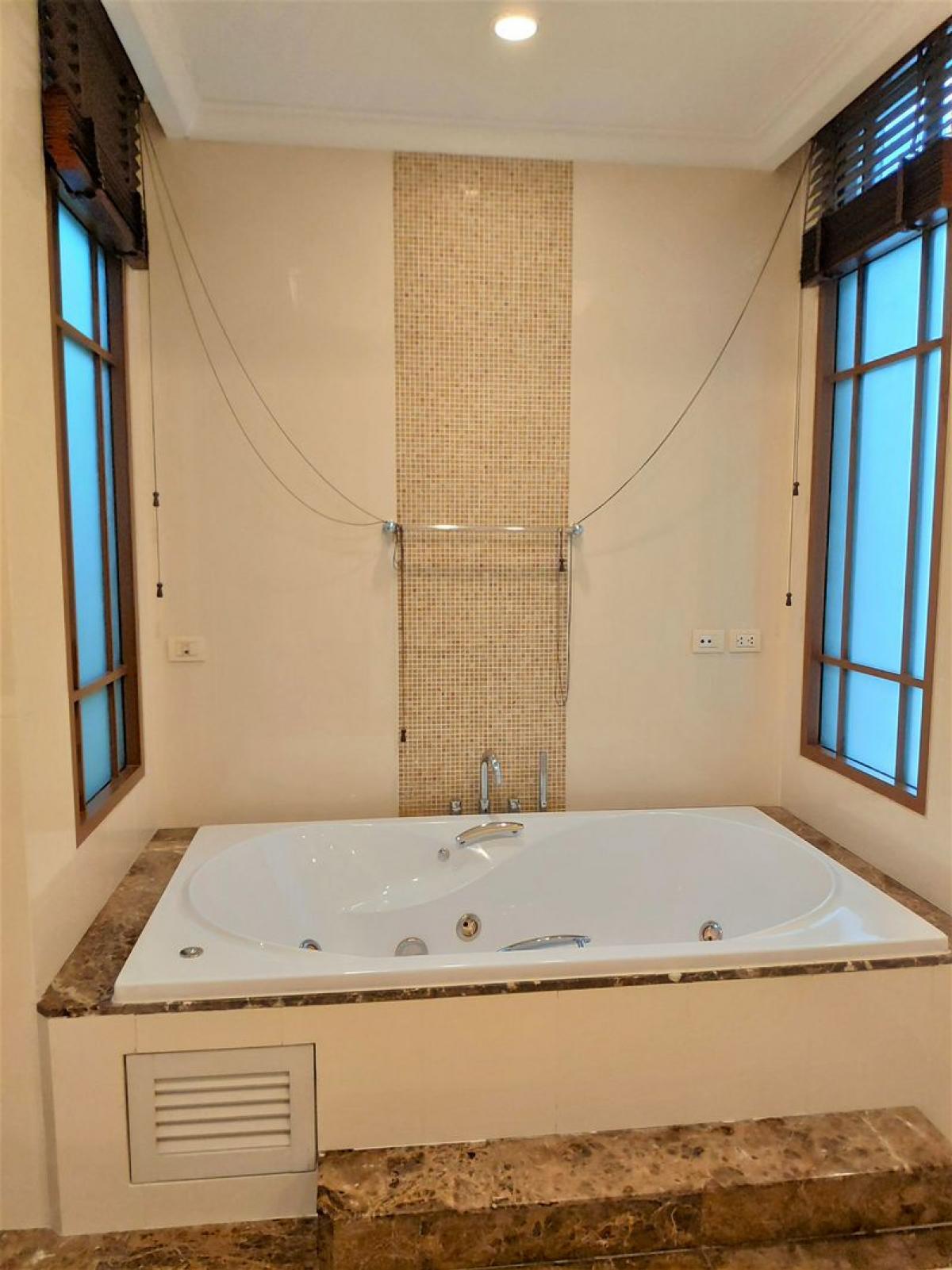 ให้เช่าบ้านอ่อนนุช อุดมสุข : 28/02/2026, บ้านหรู 4 ห้องนอน ใจกลางสุขุมวิท 67 
พื้นที่กว้าง 450 ตรม. พร้อมเช่าเพียง 200,000 บ/ด