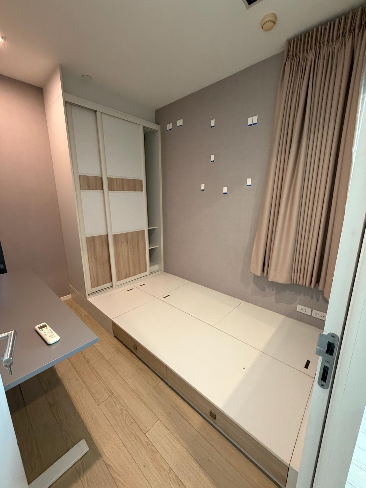 ขายคอนโดสุขุมวิท อโศก ทองหล่อ : 03/04/2026, รวมค่าโอนคอนโด The Room Sukhumvit 21 ใจกลางอโศก 
2 ห้องนอน 98 ตร.ม. พร้อมสิ่งอำนวยความสะดวกครบครัน! 0642748883