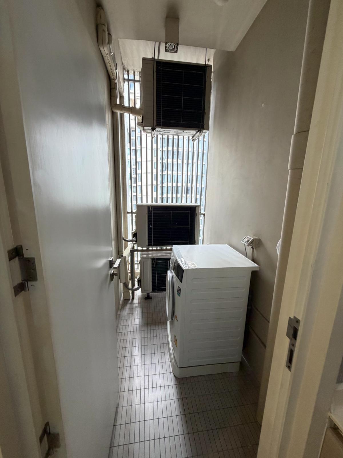 ขายคอนโดสุขุมวิท อโศก ทองหล่อ : 03/04/2026, รวมค่าโอนคอนโด The Room Sukhumvit 21 ใจกลางอโศก 
2 ห้องนอน 98 ตร.ม. พร้อมสิ่งอำนวยความสะดวกครบครัน! 0642748883