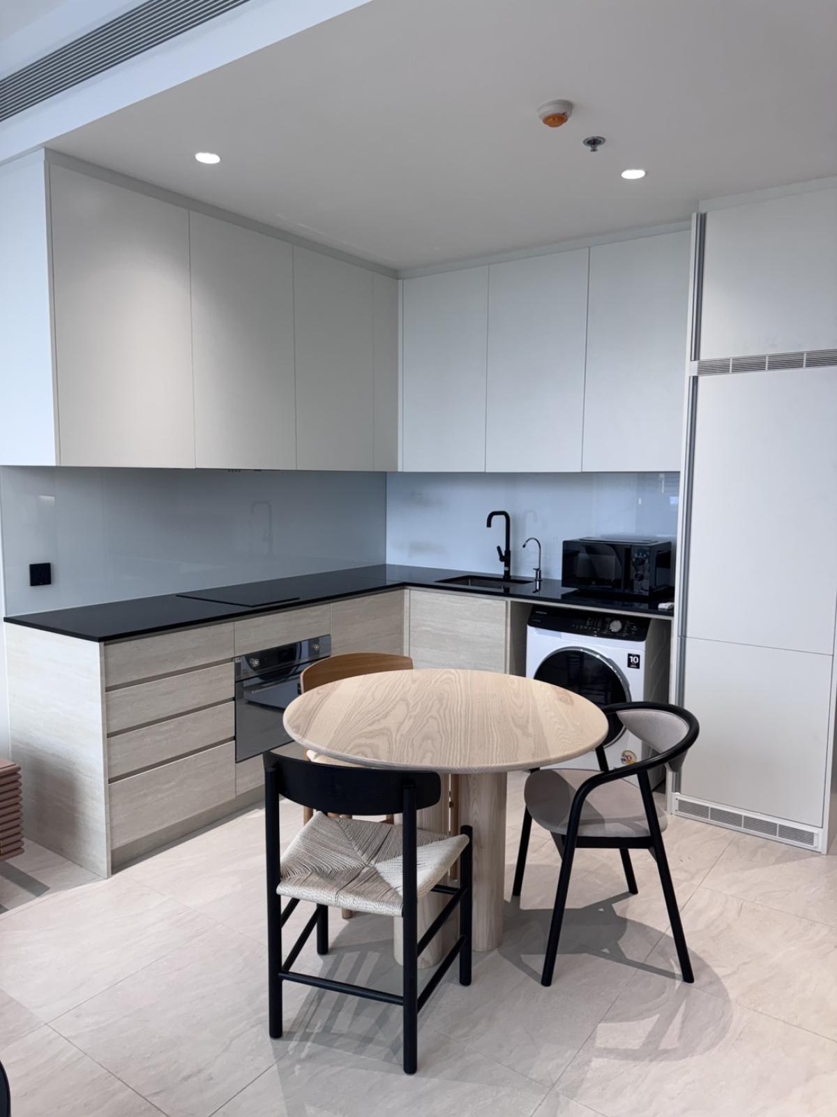 ขายคอนโดสาทร นราธิวาส : 03/04/2026, รวมค่าโอนสุดหรูใจกลางสีลม! Tait 12 คอนโด 1 ห้องนอน 52 ตร.ม. ใกล้ BTS Saint Louis 
ขายเพียง 14.3 ลบ. พร้อมสระว่ายน้ำไร้ขอบและสิ่งอำนวยความสะดวกครบครัน! 0642748883