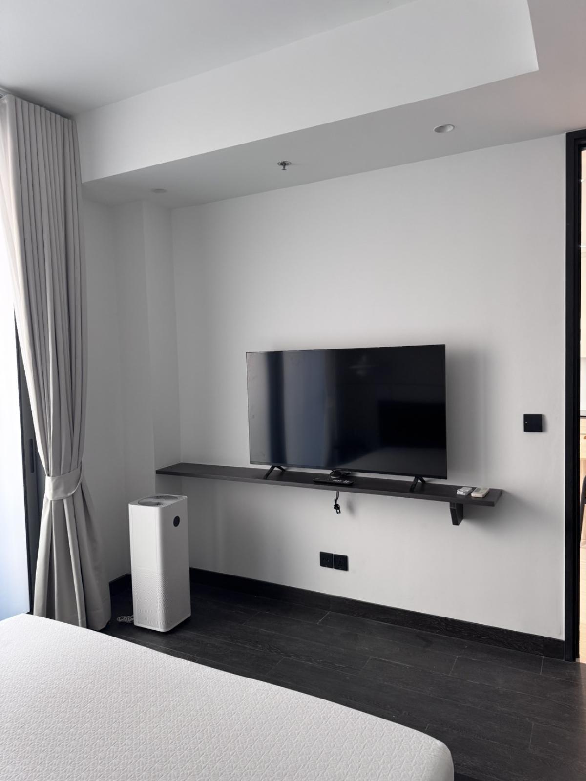 ขายคอนโดสาทร นราธิวาส : 03/04/2026, รวมค่าโอนสุดหรูใจกลางสีลม! Tait 12 คอนโด 1 ห้องนอน 52 ตร.ม. ใกล้ BTS Saint Louis 
ขายเพียง 14.3 ลบ. พร้อมสระว่ายน้ำไร้ขอบและสิ่งอำนวยความสะดวกครบครัน! 0642748883