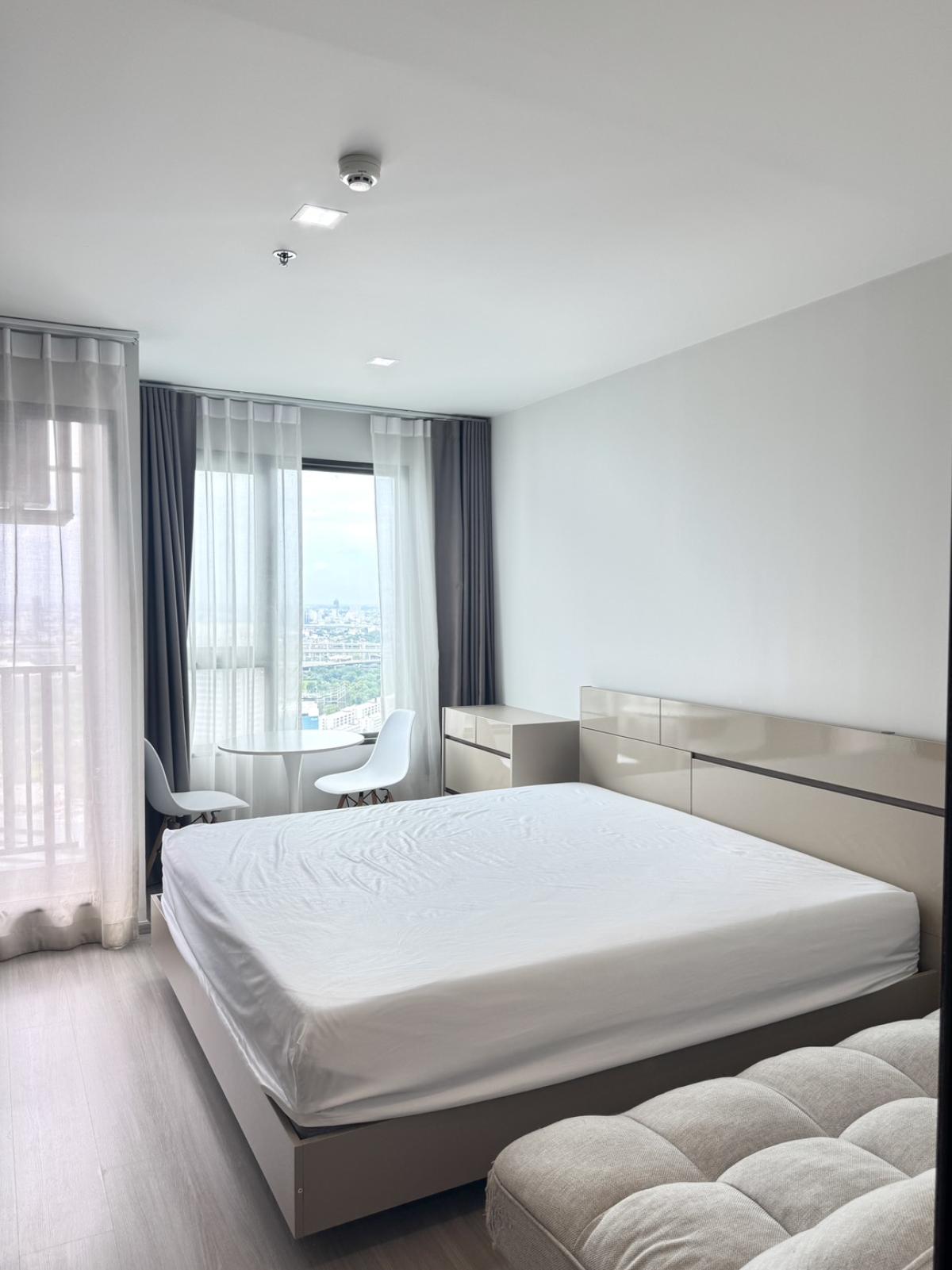 ขายคอนโดลาดพร้าว เซ็นทรัลลาดพร้าว : 03/04/2026, รวมค่าโอนคอนโดสตูดิโอ Life Ladprao ใจกลางเมือง ใกล้ BTS Ha Yaek Lat Phrao 
ราคา 3.8 ลบ. พร้อมสระว่ายน้ำและฟิตเนสครบครัน! 0642748883