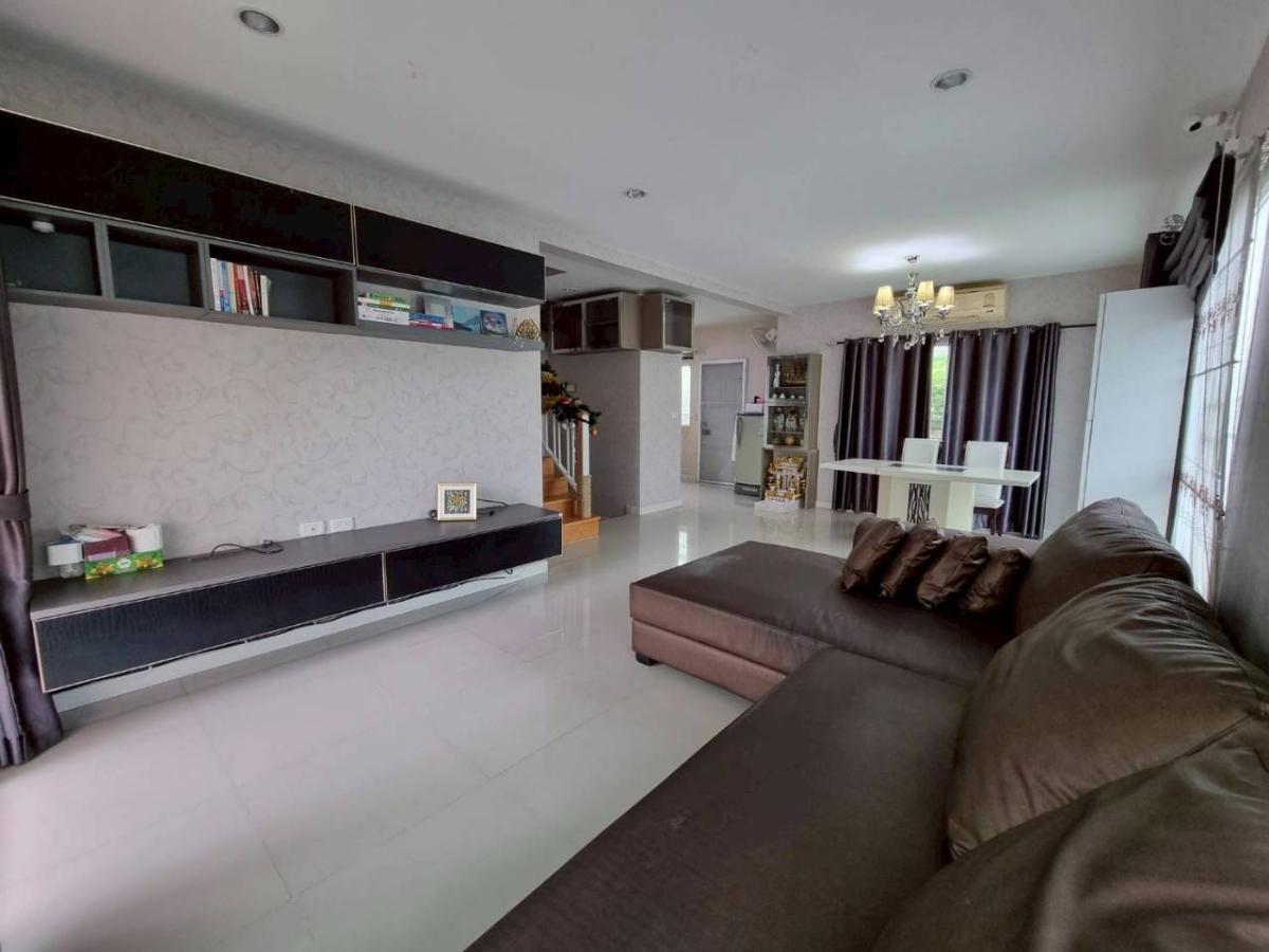 For RentHousePattanakan, Srinakarin : Luxurious house in the heart of Pattanakarn, 3 bedrooms, ready to rent, 55,000 baht/mo. Luxurious 3-Bedroom House in Pattanakarn, Ready to Rent at 55,000 THB/month.