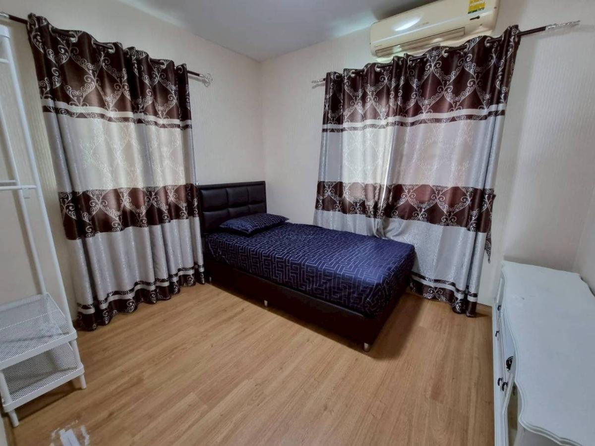 For RentHousePattanakan, Srinakarin : Luxurious house in the heart of Pattanakarn, 3 bedrooms, ready to rent, 55,000 baht/mo. Luxurious 3-Bedroom House in Pattanakarn, Ready to Rent at 55,000 THB/month.