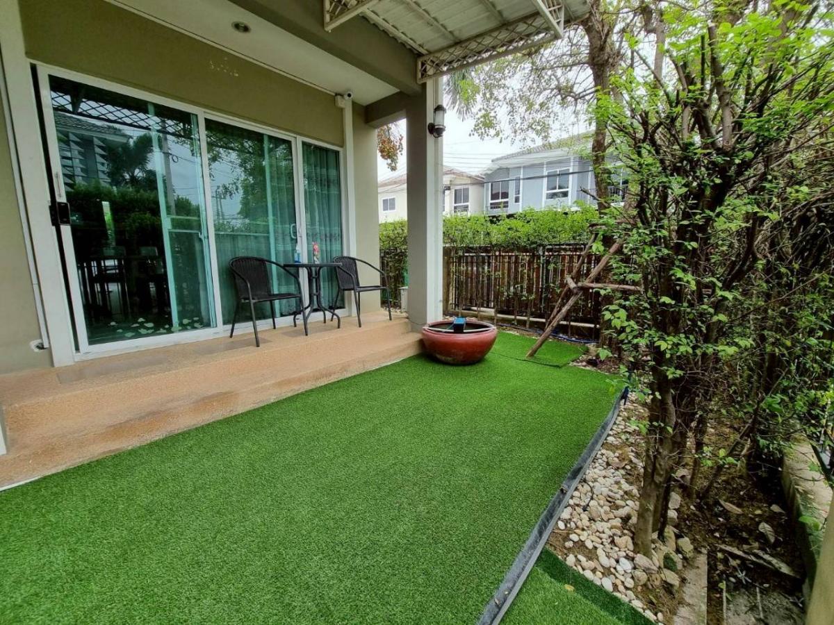 For RentHousePattanakan, Srinakarin : Luxurious house in the heart of Pattanakarn, 3 bedrooms, ready to rent, 55,000 baht/mo. Luxurious 3-Bedroom House in Pattanakarn, Ready to Rent at 55,000 THB/month.