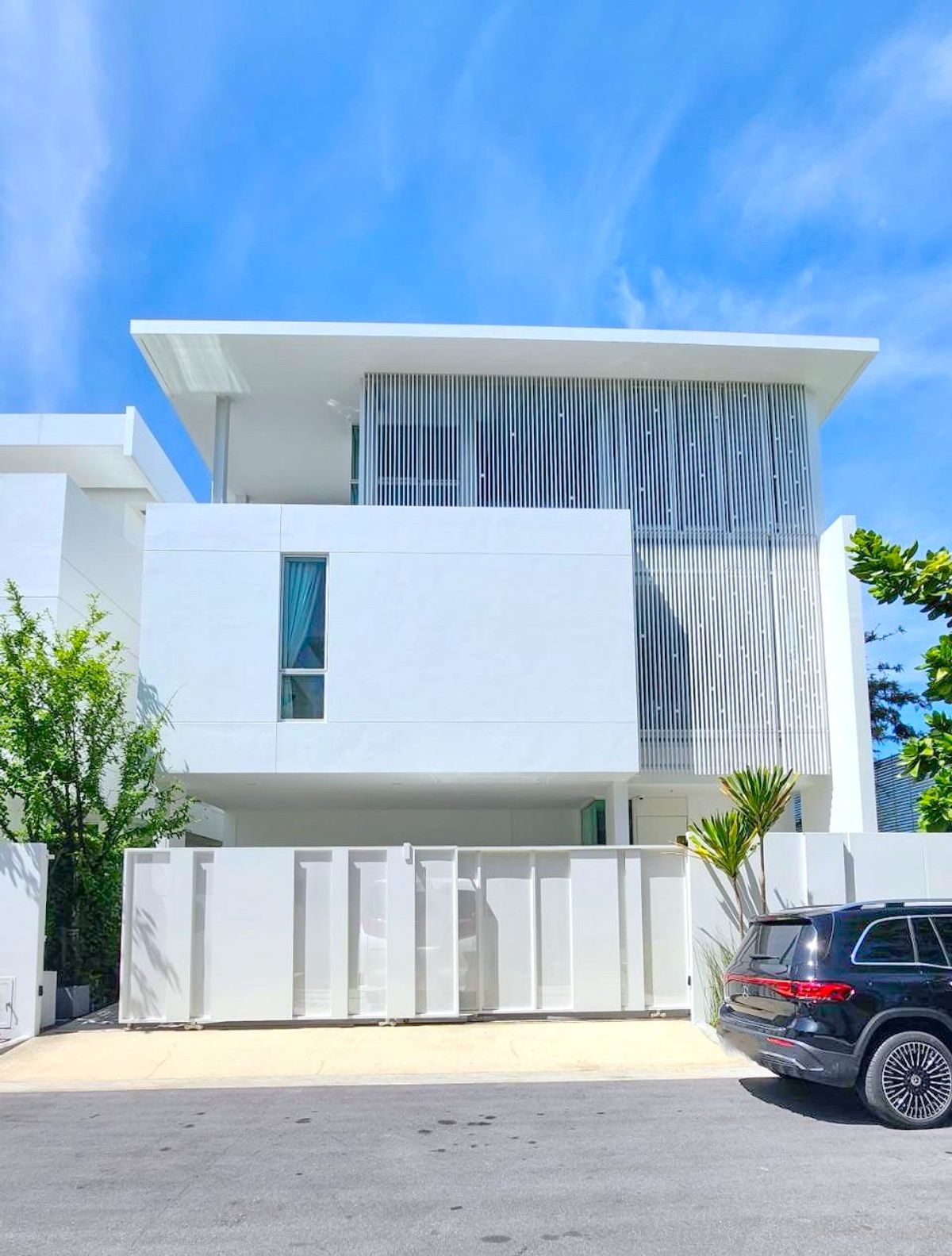 ให้เช่าบ้านเลียบทางด่วนรามอินทรา : H0755♛ให้เช่า บ้านเดี่ยว 4 ห้องนอน⚝วีเว่ เอกมัย-รามอินทรา♜MRTวัชรพล∞099-5919653,065-9423251▚Line@sureresidence