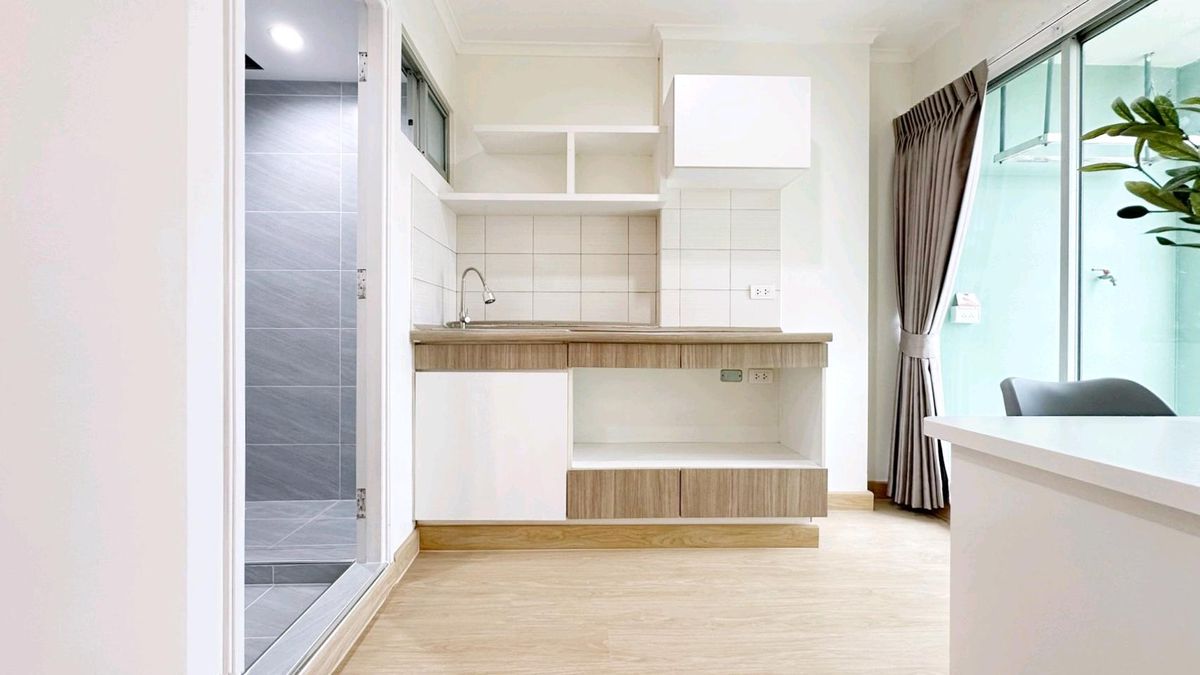 For SaleCondoChokchai 4, Ladprao 71, Ladprao 48, : 🛑 Stop paying rent every month! Pay in installments and own a condo in a prime location in the #Lat Phrao area, near the mall, near the BTS 📌 Lumpini Ville Chokchai 4 🌳