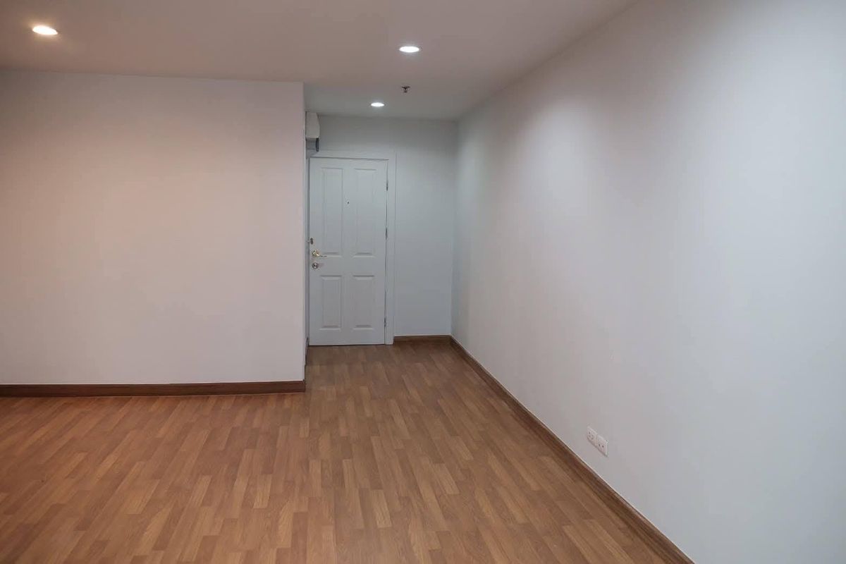 For SaleCondoVipawadee, Don Mueang, Lak Si : Condo for sale Regent Home 10, 4th floor, swimming pool side (AM1962)
