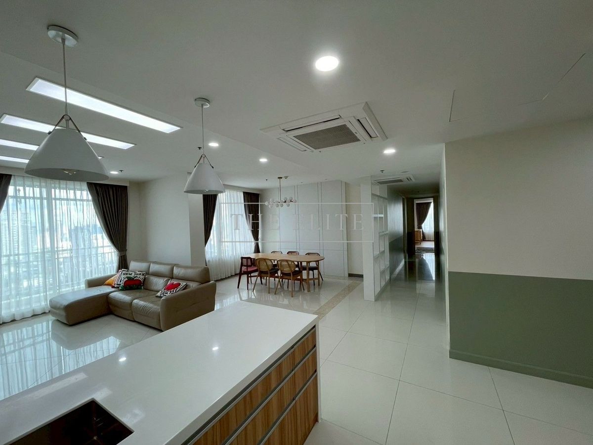 CondoSathorn, Narathiwat : ✨ Big room, city view, fully decorated, good price like this, there is only one room in the project 💯